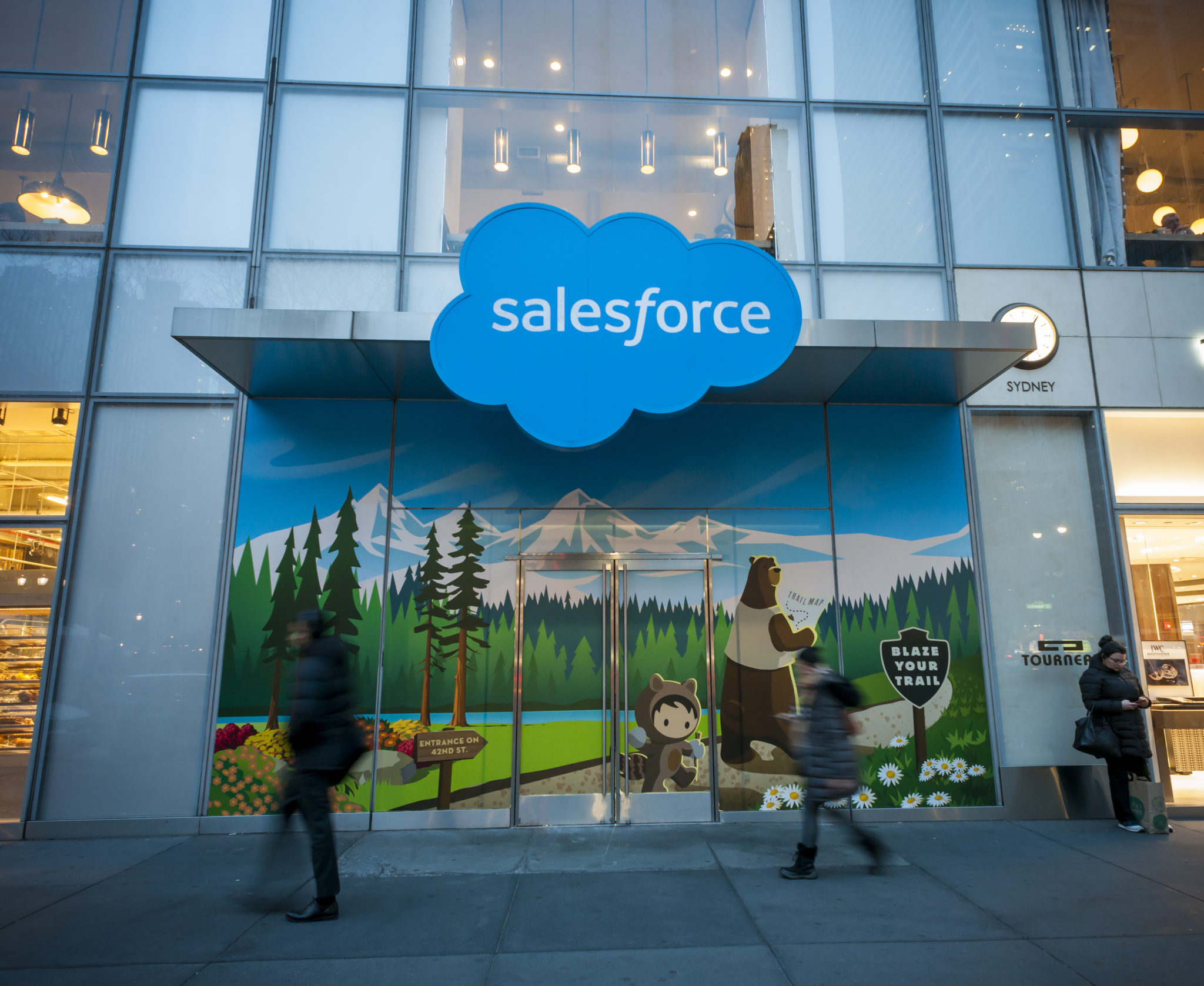 salesforce-set-to-let-200-people-go-in-dublin-www-98fm