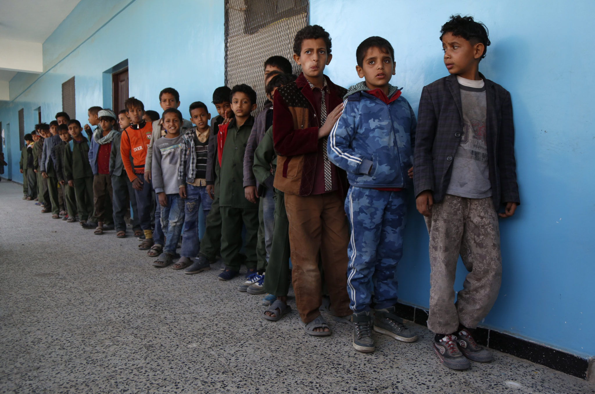 Children queue for food in Yemen