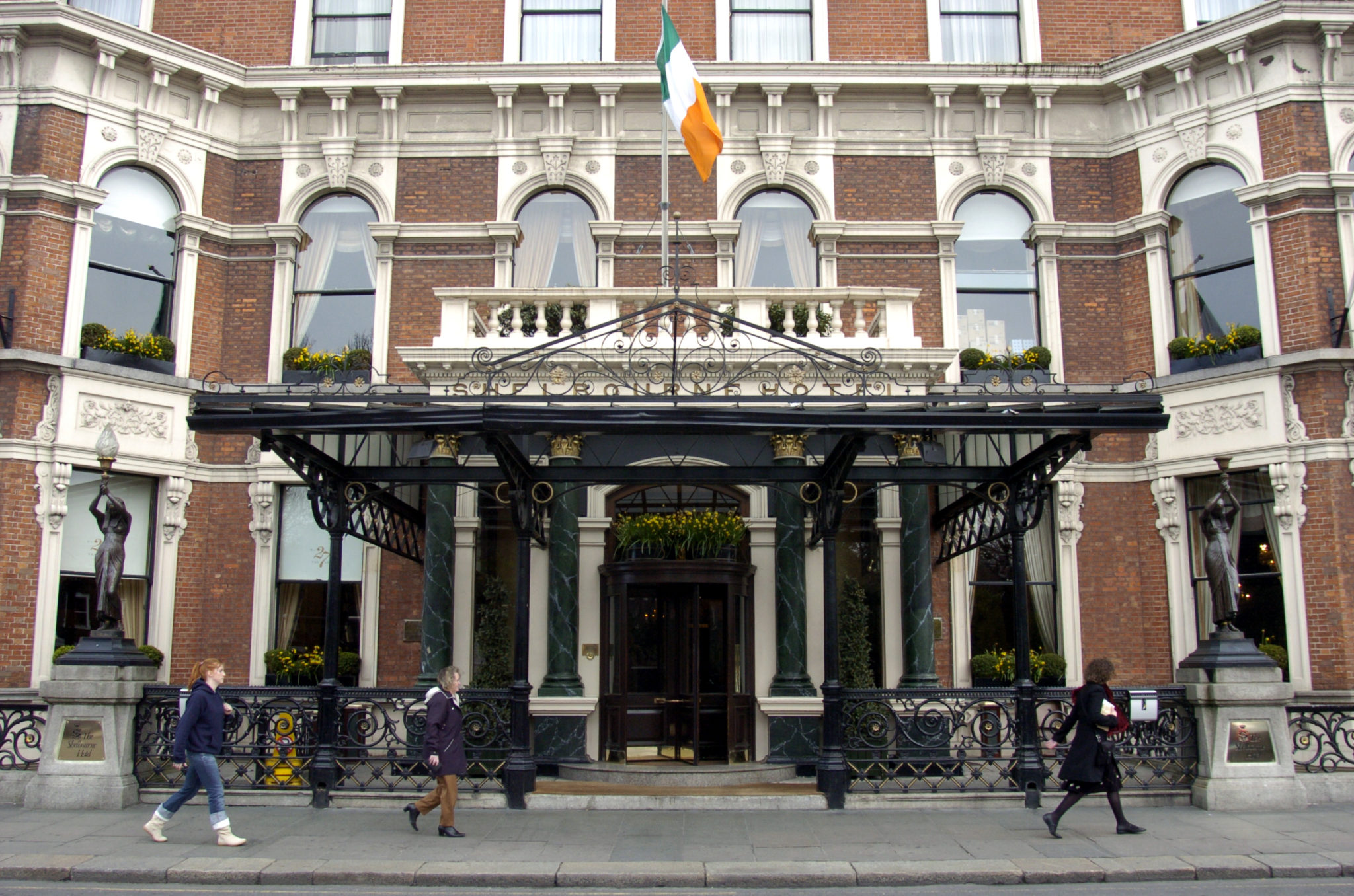 Dublin's Shelbourne Hotel to remove iconic revolving doors | Newstalk