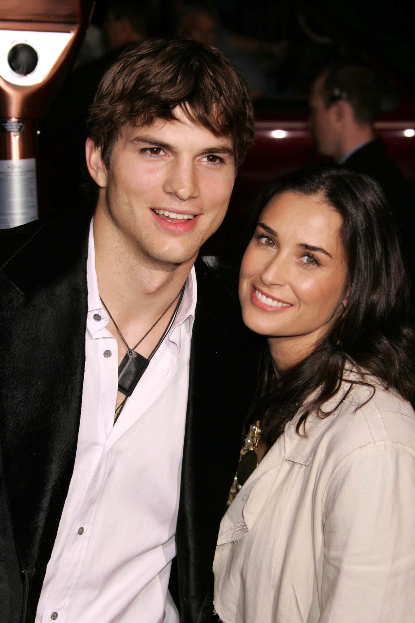 Ashton Kutcher Seems To Hit Out At Ex Wife Demi Moore In Latest Tweet ...