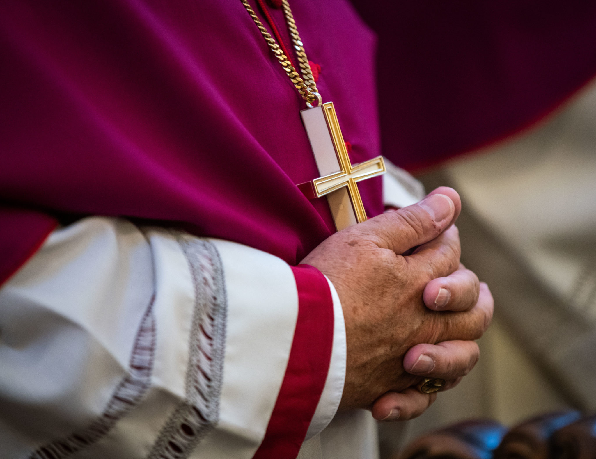 Bishops back proposal to allow married men become Catholic priests ...