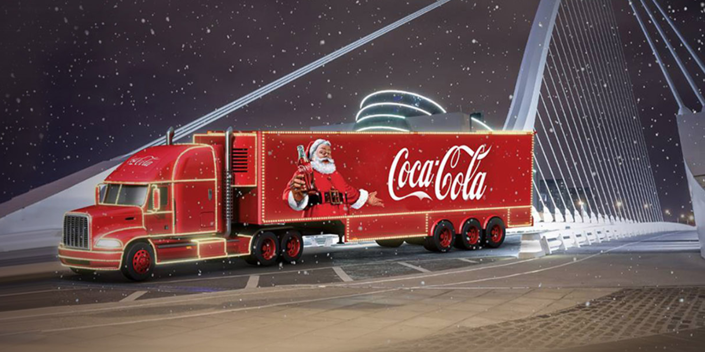 Фура Coca Cola сбоку