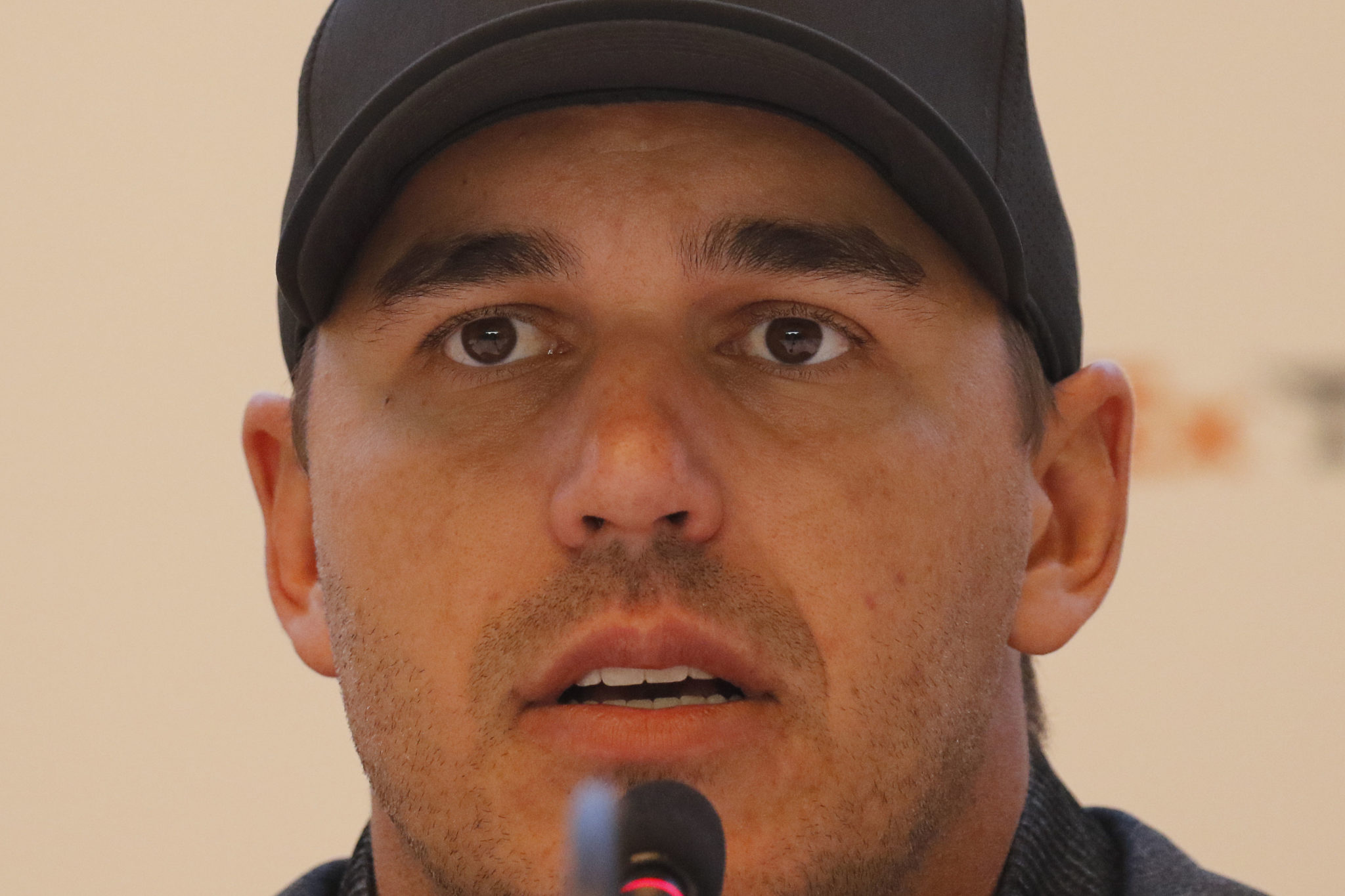 The Evolution of Strategic Pairings in Team Golf