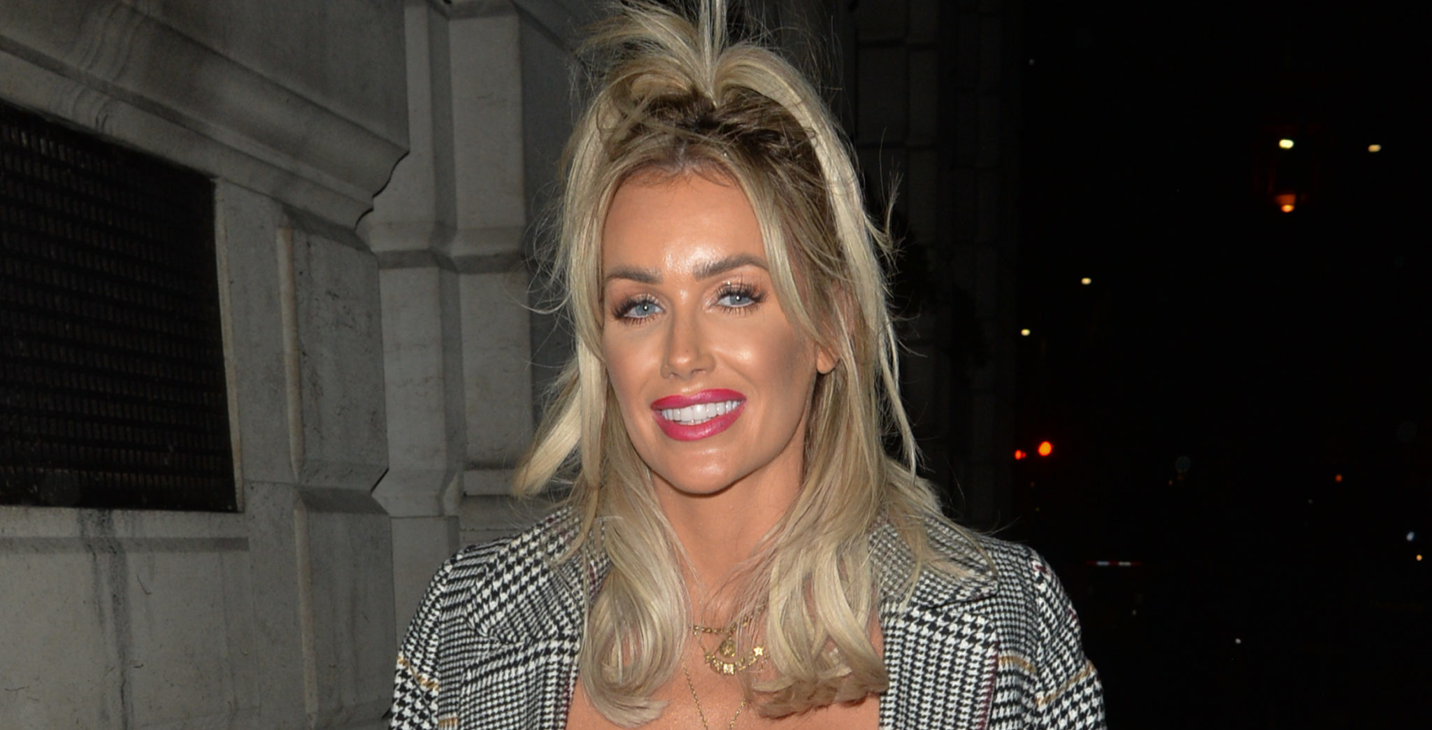 love-island-s-laura-anderson-gets-tattoo-in-honour-of-caroline-flack