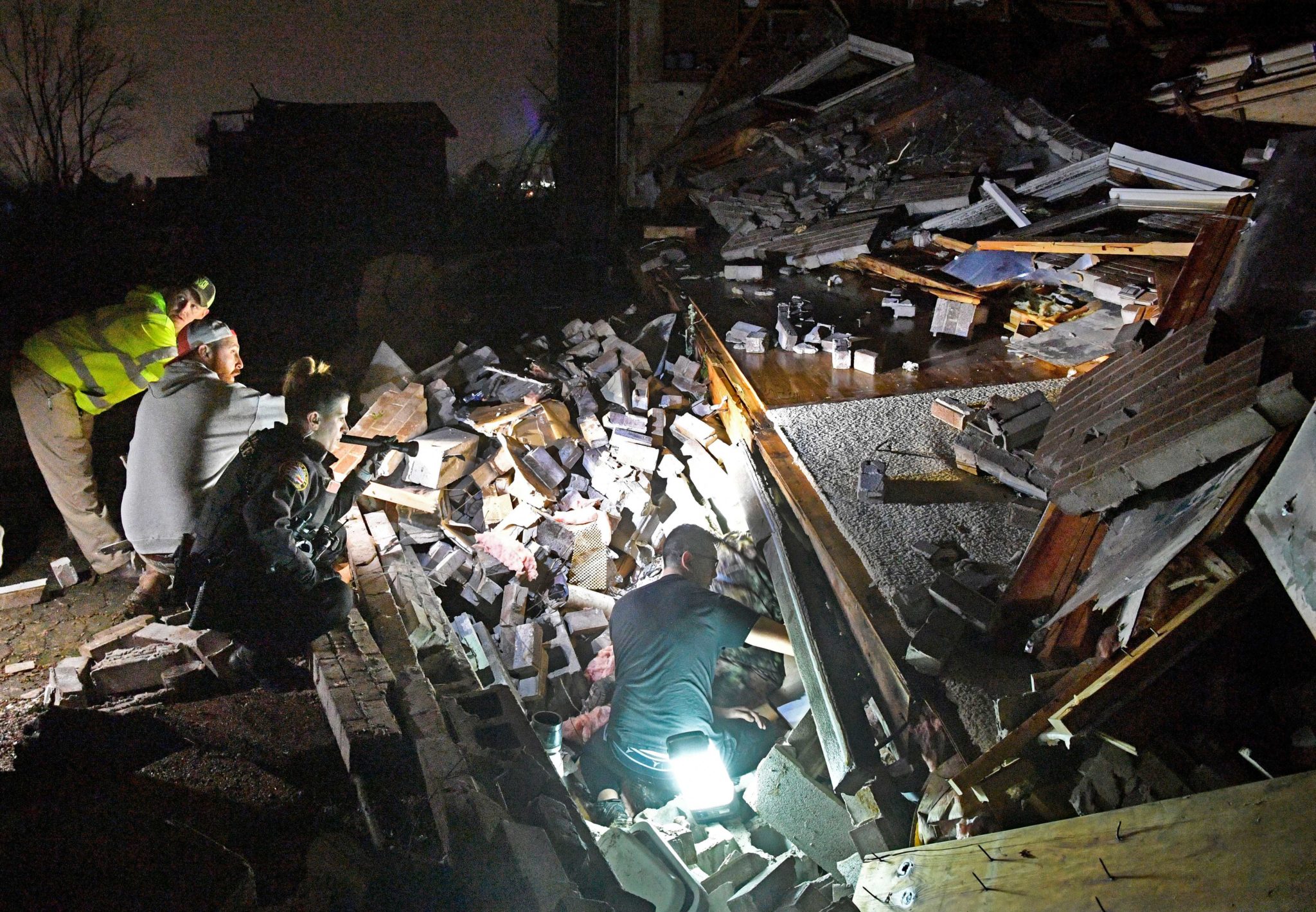 Tornadoes kill 19 people in US as dozens of buildings destroyed | Newstalk