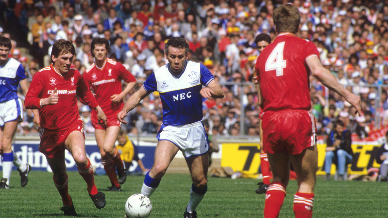 Kenny Dalglish of Liverpool tracks Peter Reid