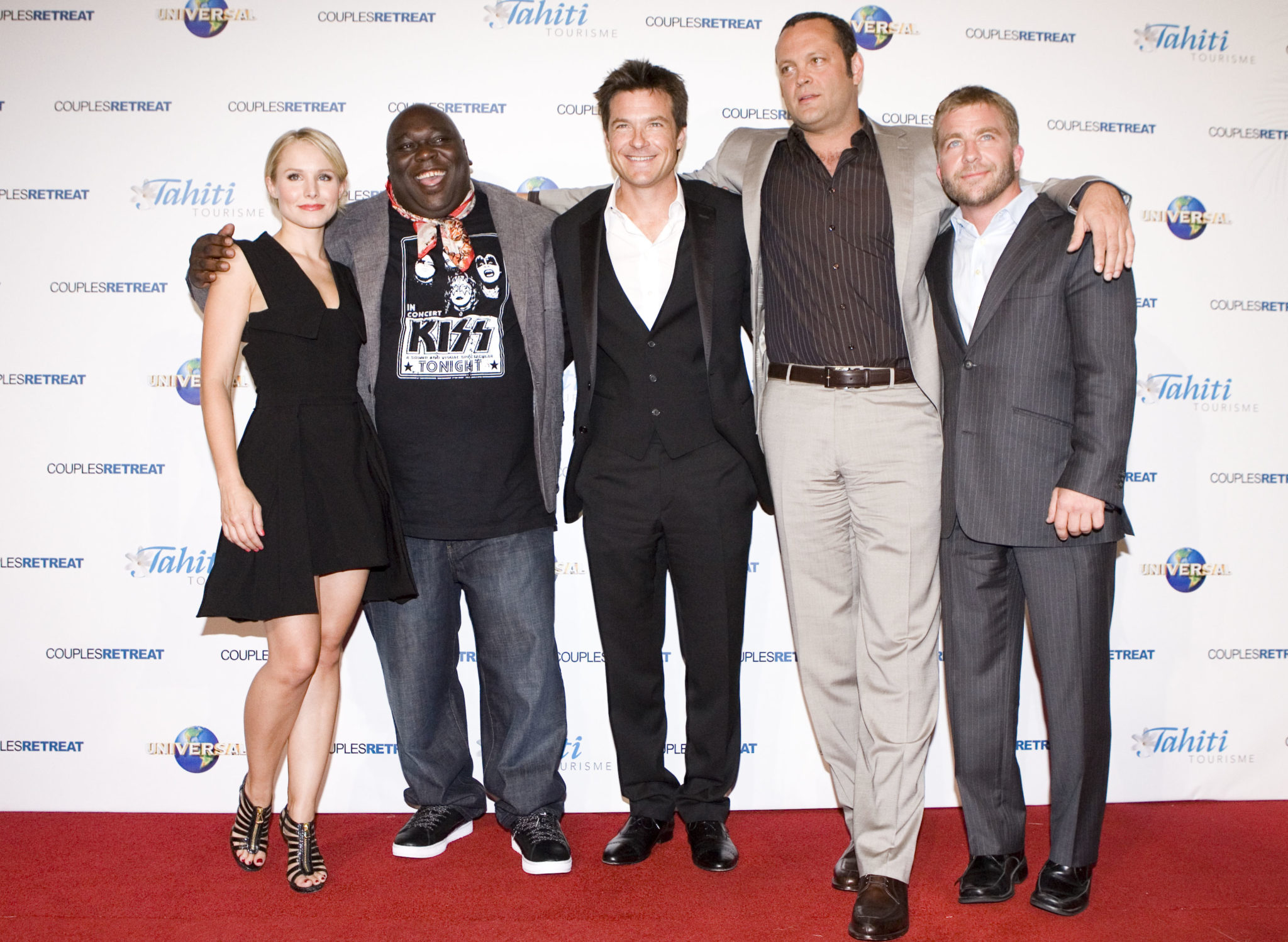 Couples Retreat Star Faizon Love Sues Universal Over Movie Poster