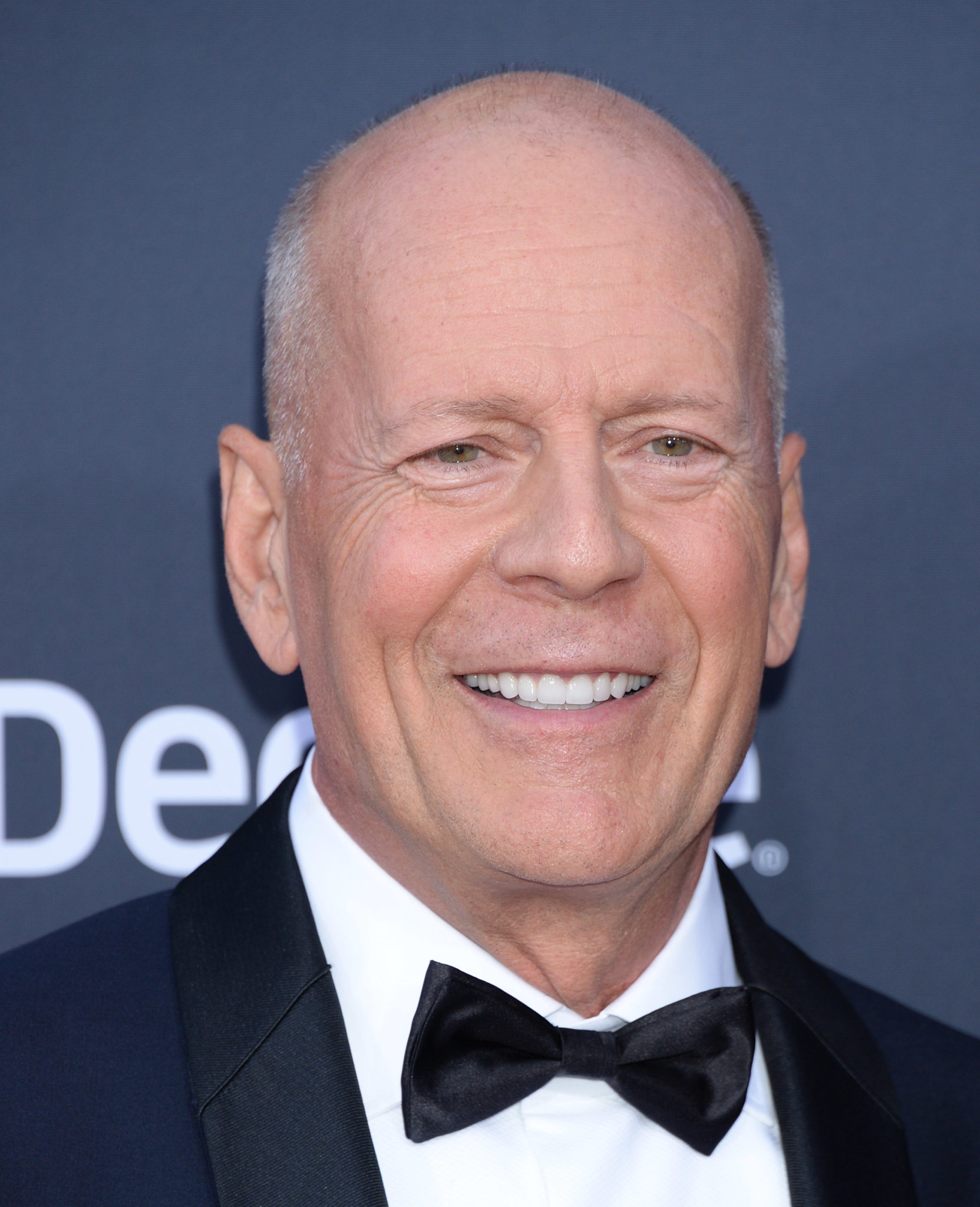 Bruce Willis 2022. Брюс Уилис сейчас. Брюс Уиллис в 2022 году. Брюс Уиллис улыбается.