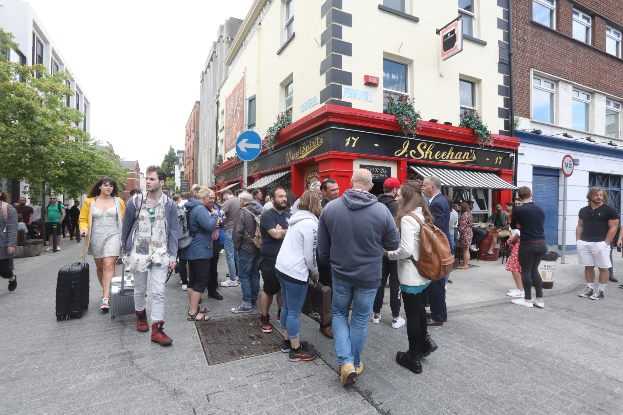 People enjoying outdoor dining in good weather on Chatham Street, Dublin, 10-07-2020. Image: Leah Farrell/RollingNews