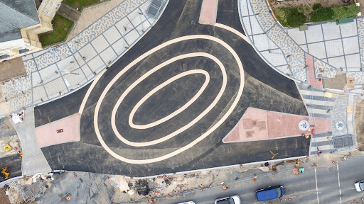 Oval shaped roundabout