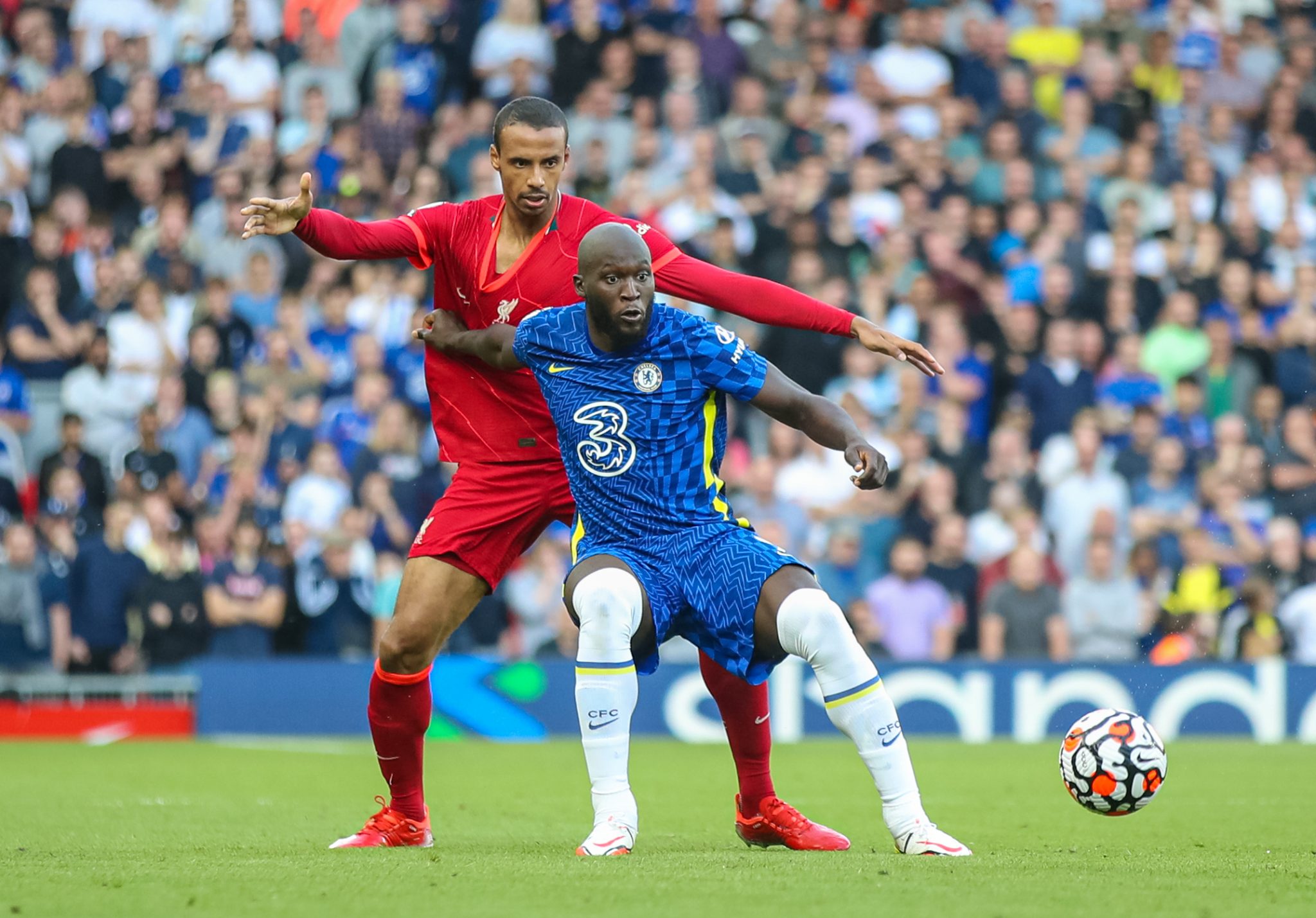 Lukaku and Matip square off during Liverpool vs Chelsea