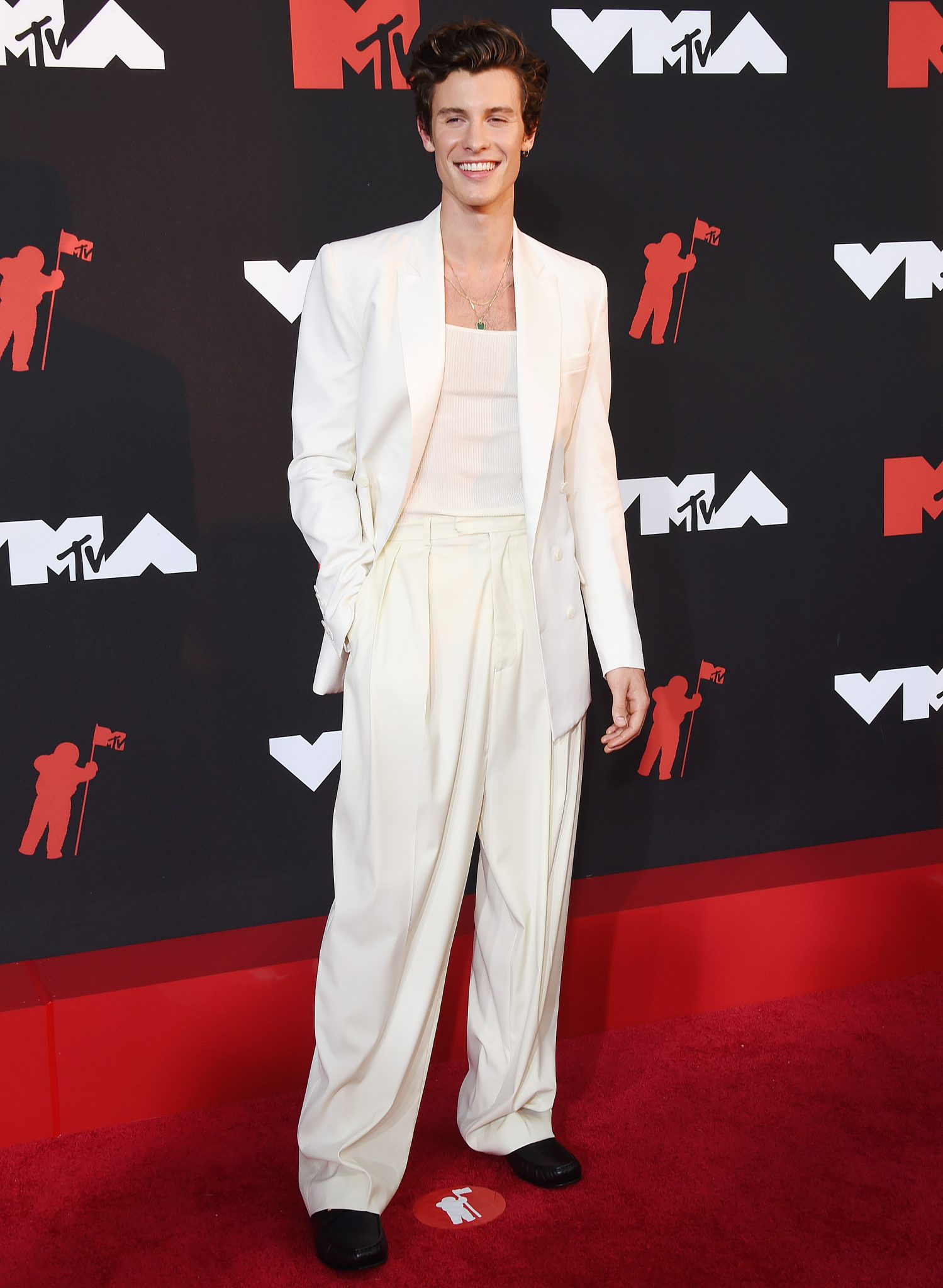 The Most Iconic Looks From Last Night's MTV Video Music Awards SPIN1038
