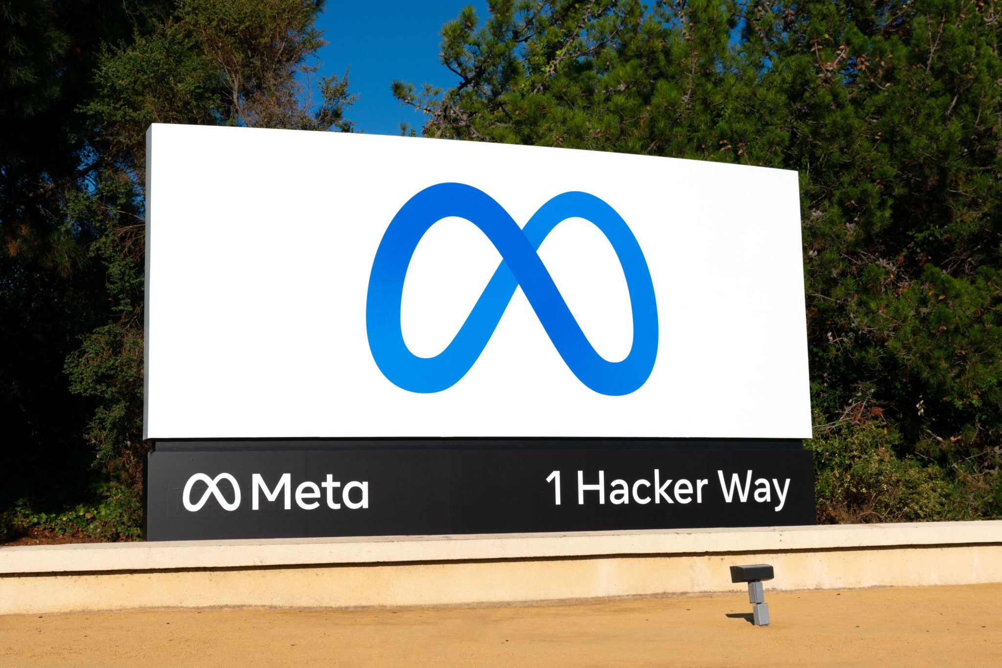 Meta sign in front of Facebook headquarters on 1 Hacker Way, 28-10-2021. Image: Michael Vi / Alamy Stock Photo