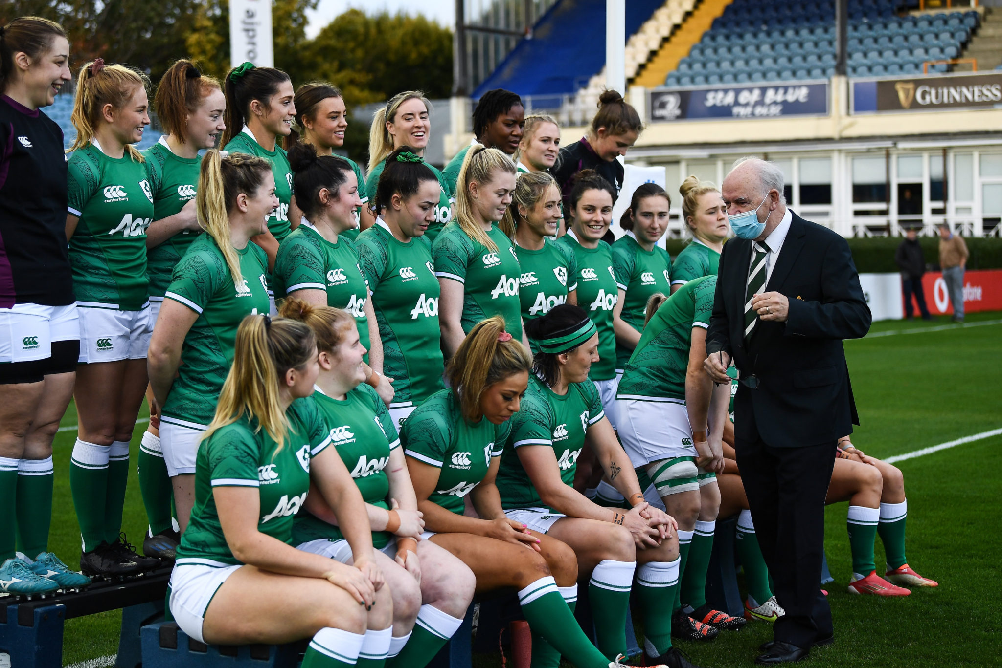 The Ireland team with IRFU President Des Kavanagh before the Ireland women's captain's run at RDS Arena in Dublin,2 11-11-2021. Image: Harry Murphy/Sportsfile