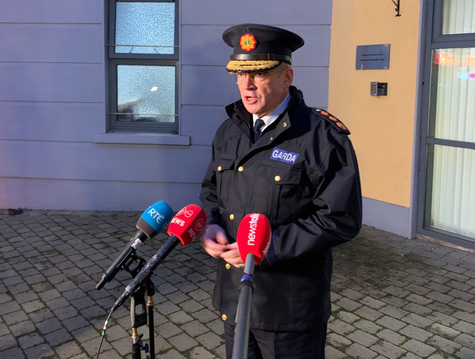 Garda Commissioner Drew Harris speaking to the media outside Tullamore Garda station