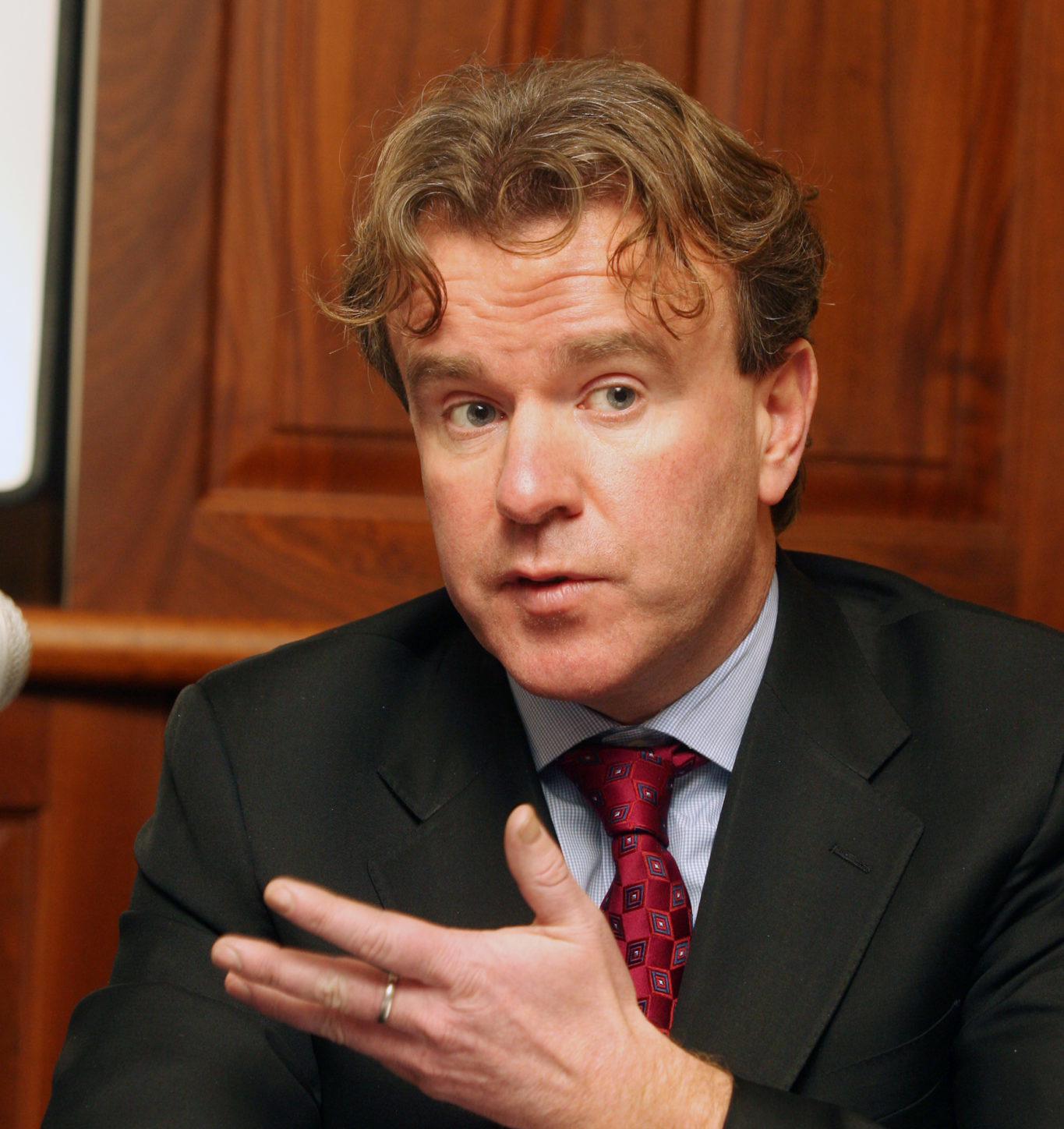 Tom Clonan speaking to the media at Buswells Hotel, Dublin in 2010