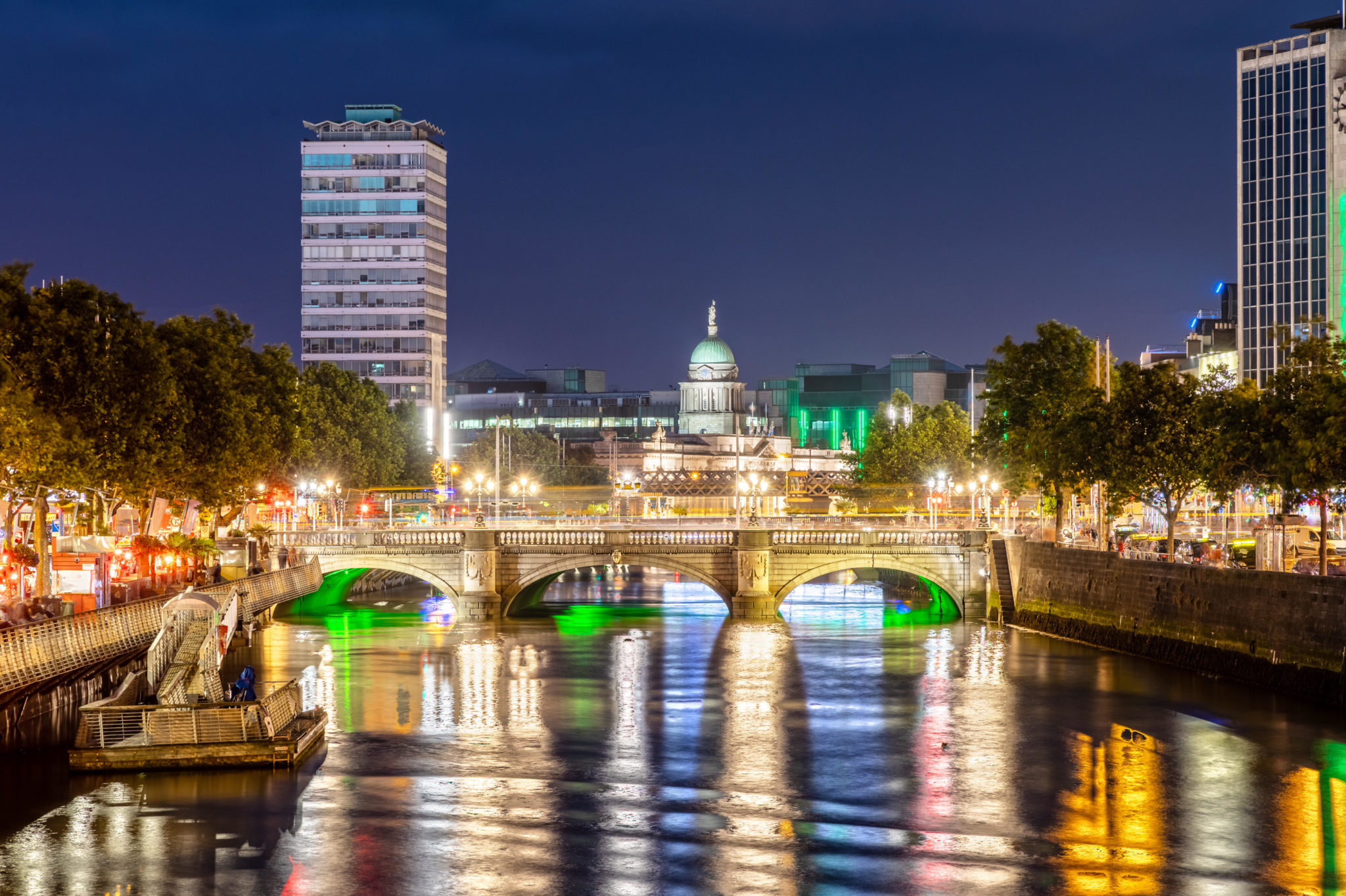 O'Connell Bridge over Dublin's River Liffey at night, 17-8-19.