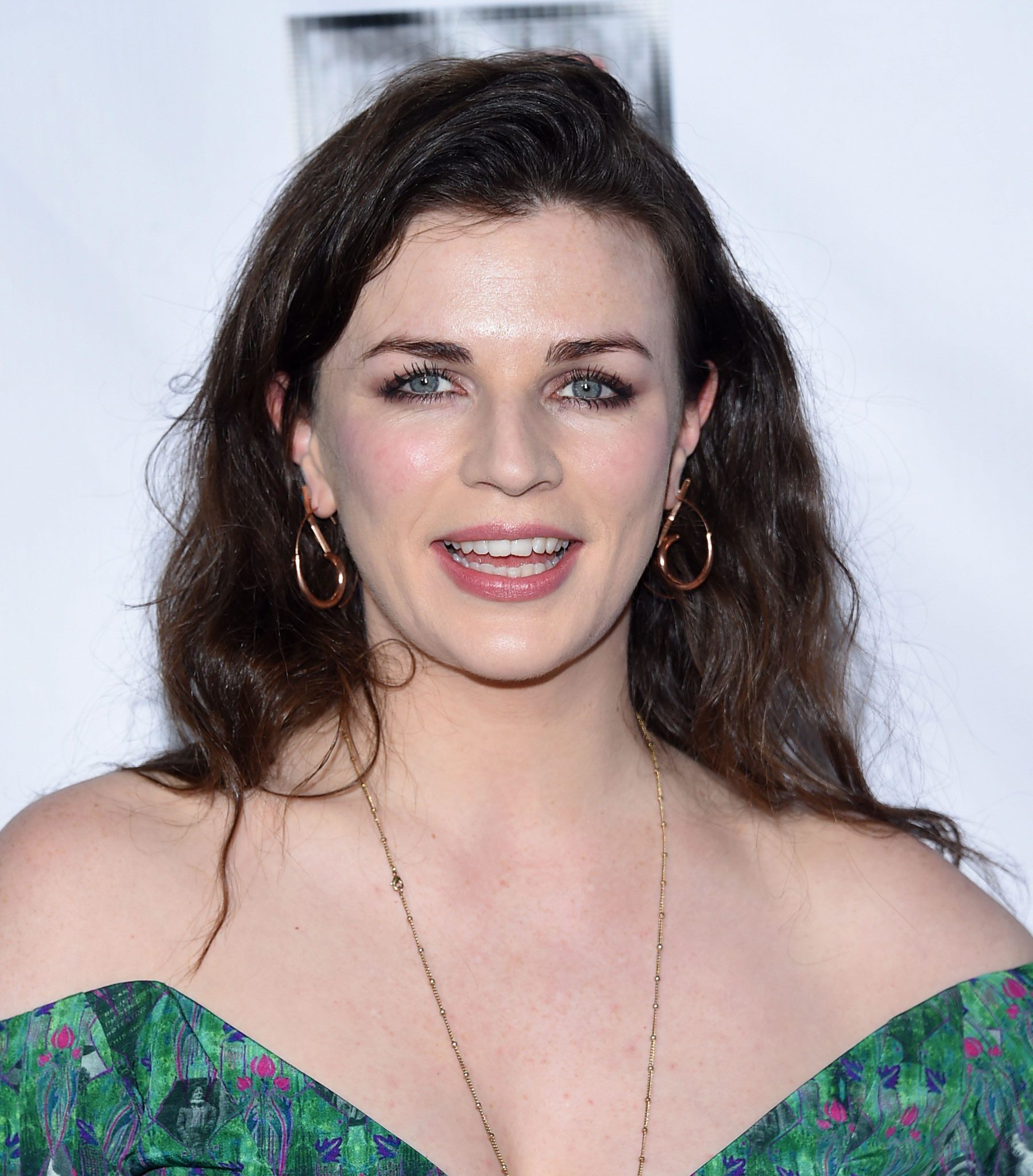 Aisling Bea Wears Dressing Gown On 'Jimmy Kimmel' After Airline Loses ...