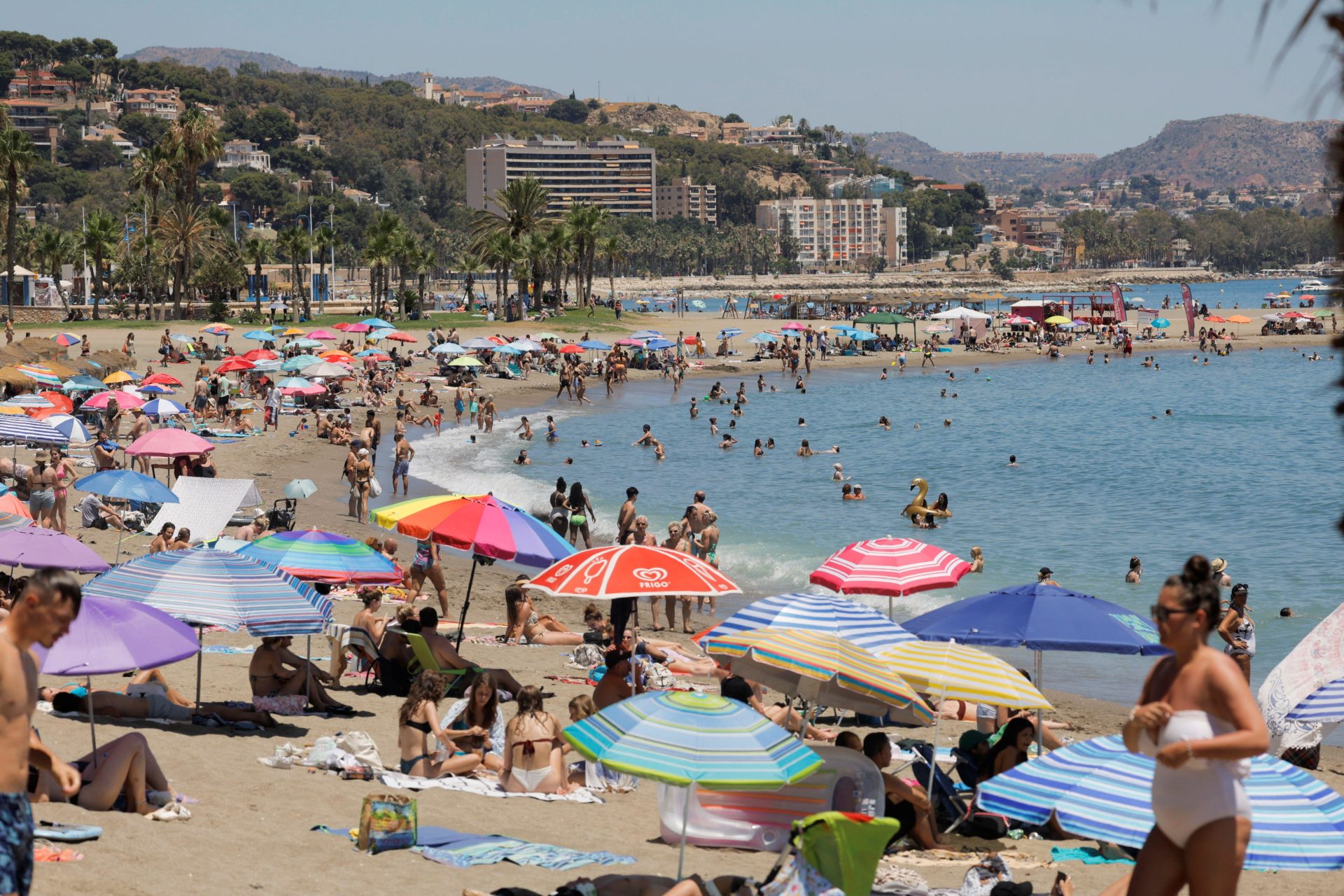 People cool off at the Mediterranean Sea on La Malagueta beach on a hot summer day in Malaga, Spain, 09-07-2022. Image: REUTERS/Jon Nazca