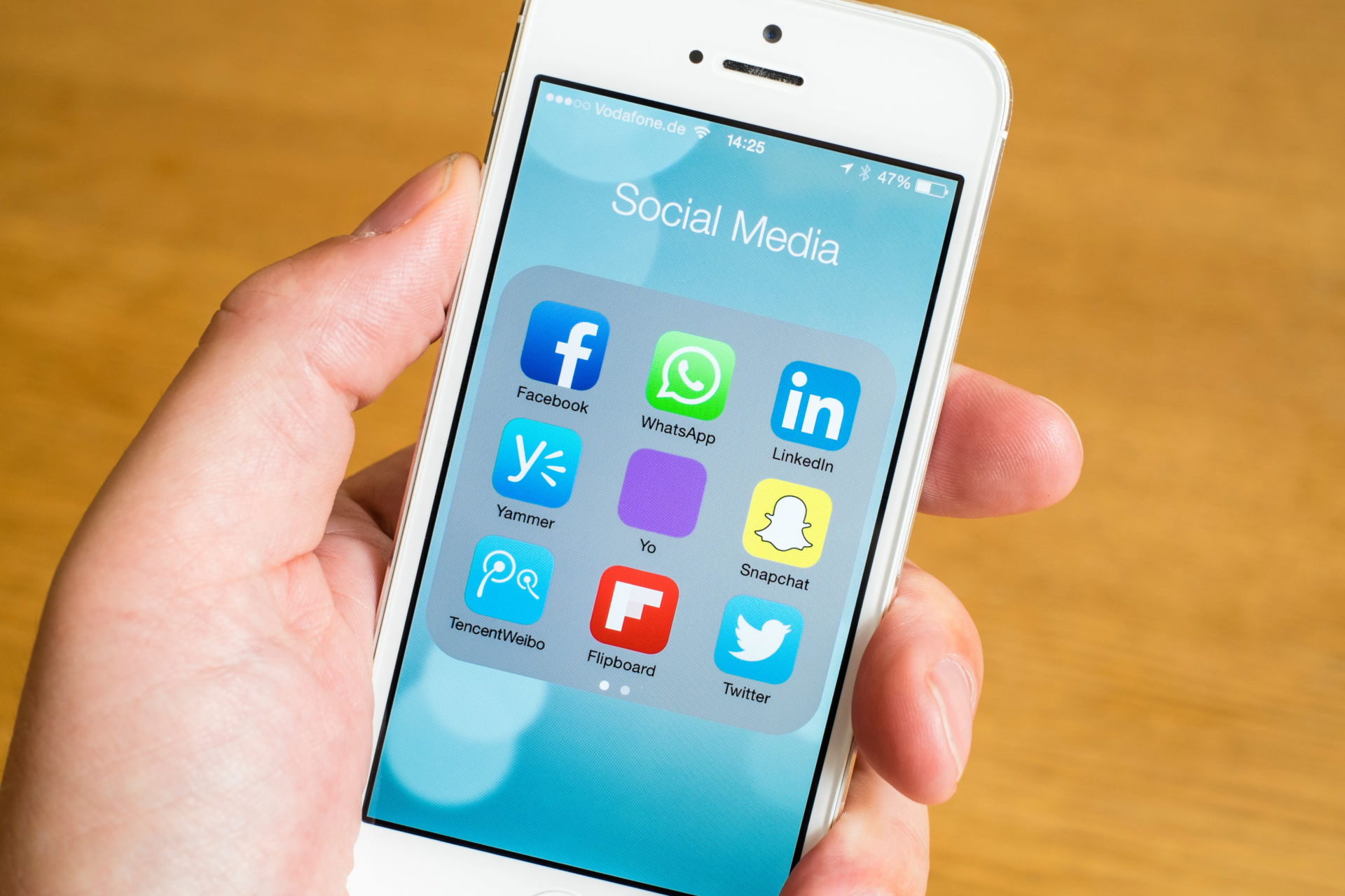 E3MFF5 Social media apps on an iPhone
