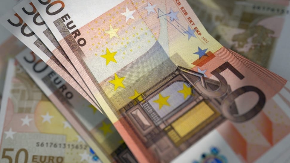 Budget. Image shows a number of €50 notes.