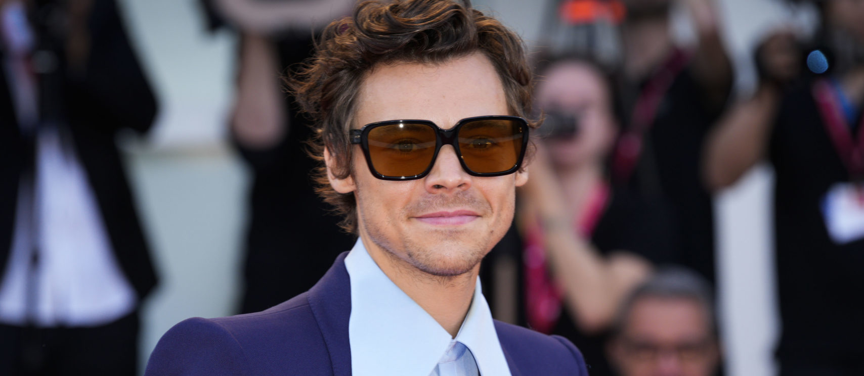 Harry Styles has playfully addressed the long-running speculation about his hairline.The 32-year...