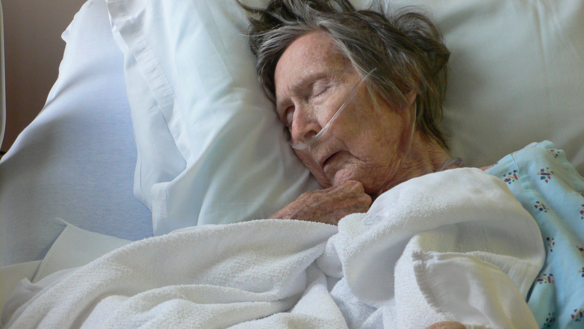 Care homes: Daughter kept away from dying mother demands change | Newstalk