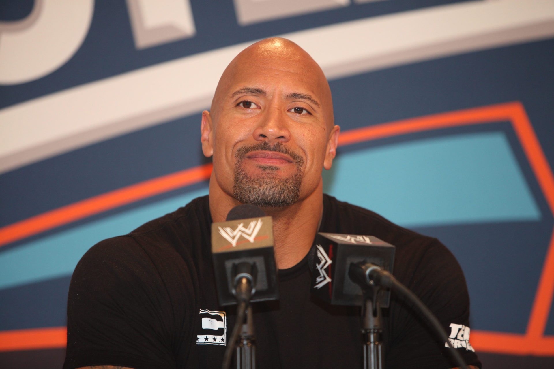 WWE: Dwayne 'The Rock' Johnson returns to the ring - BBC Newsround