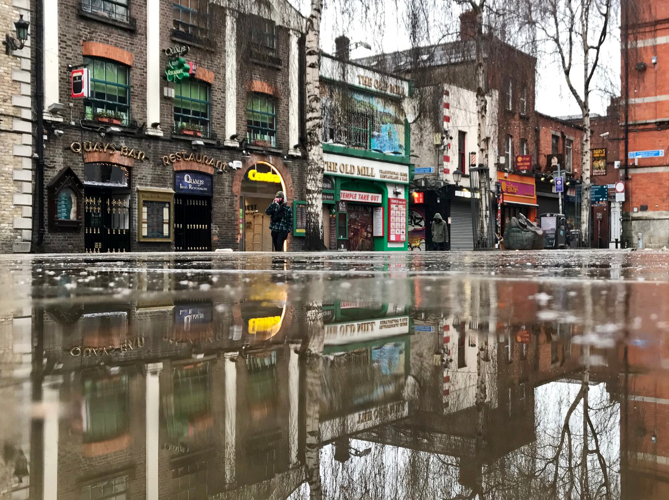 Temple Bar Square in Dublin reflected in a puddle of rainwater, 19-01-2021. Image: Sasko Lazarov/RollingNews