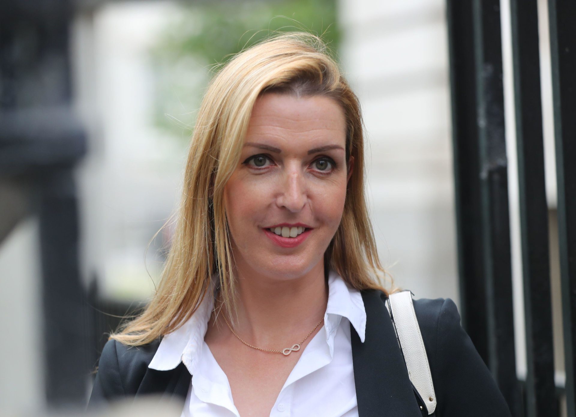 Organisers prepare for thousands at Vicky Phelan memorial