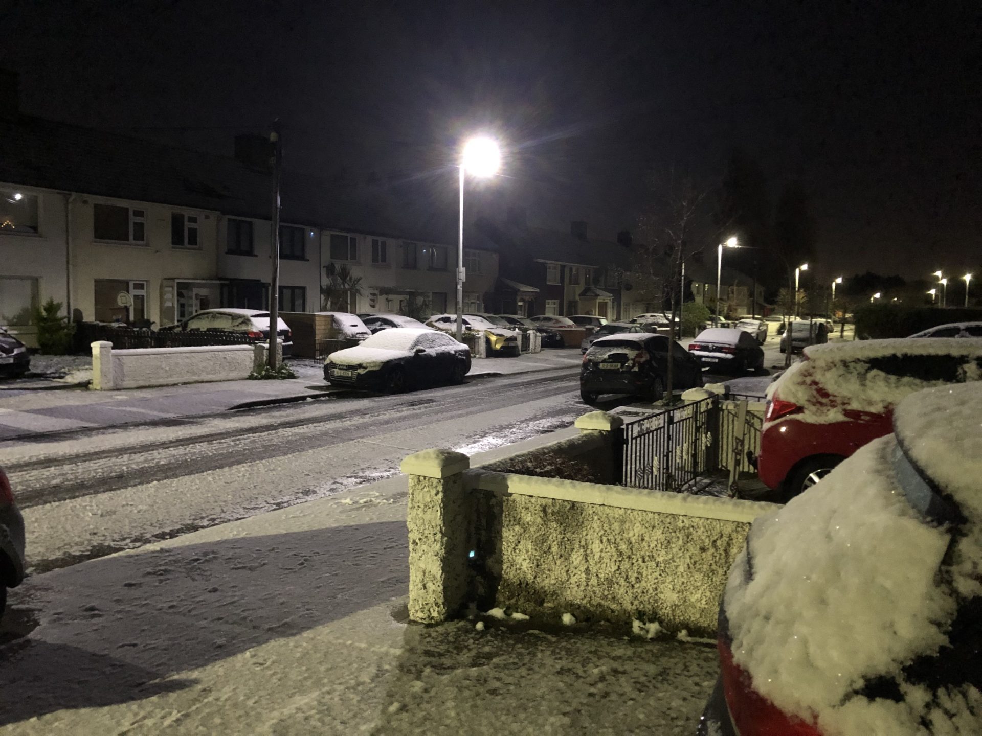 Bitterly Cold Conditions To Stay As Dublin Sees Snow