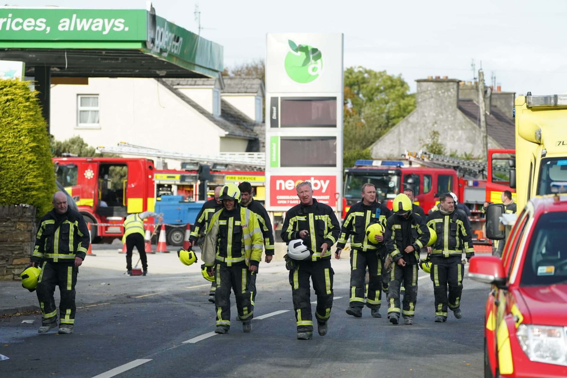 Firefighters leave the scene of an explosion at Applegreen service station in the village of Creeslough in County Donegal, 08-10-2022. Image: PA Images / Alamy