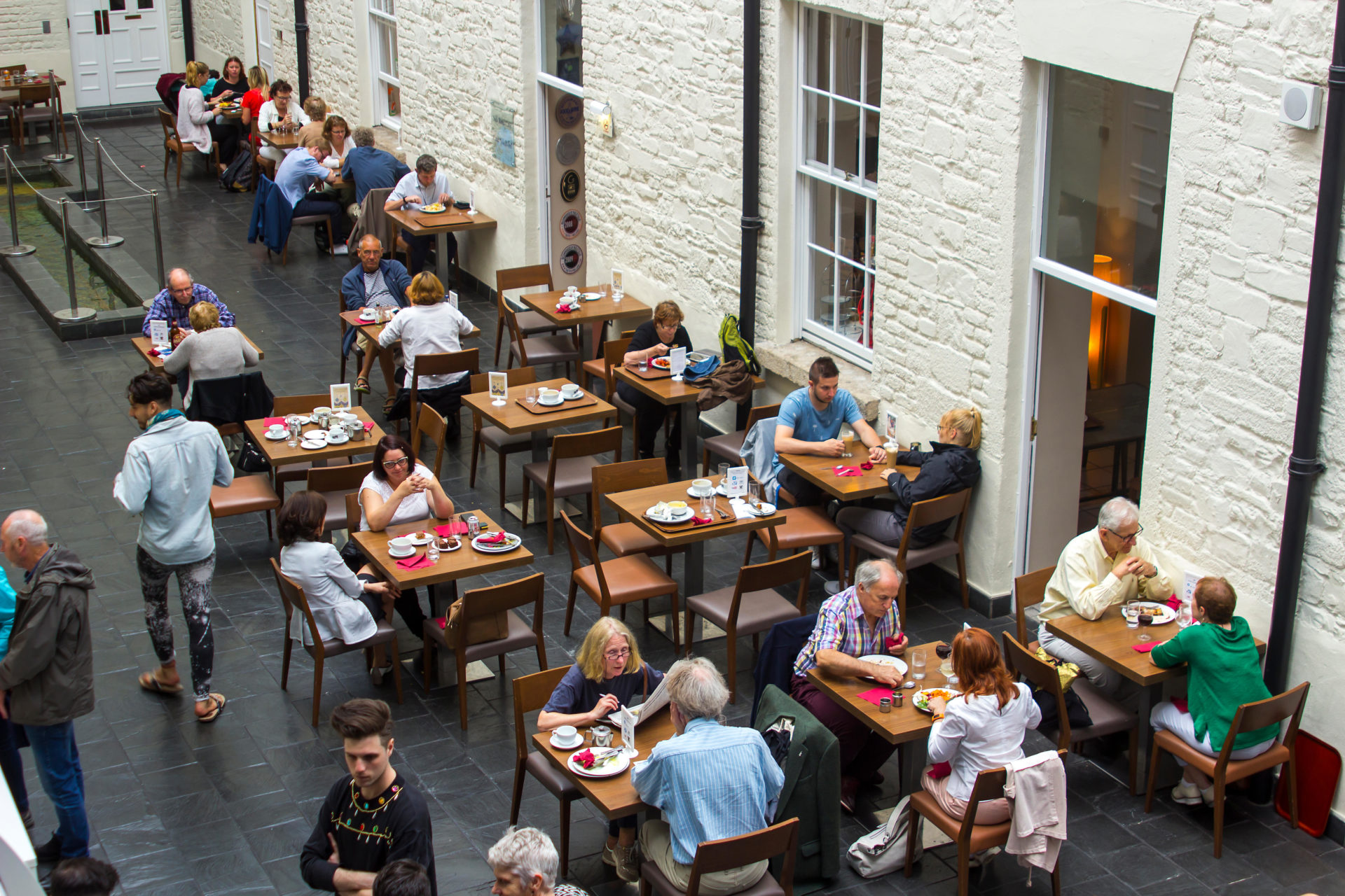 PJKW8F 20 July 2018 Diners eating lunch in the restaurant of the famous Chester Beatty Musuem in Dublin Castle Ireland