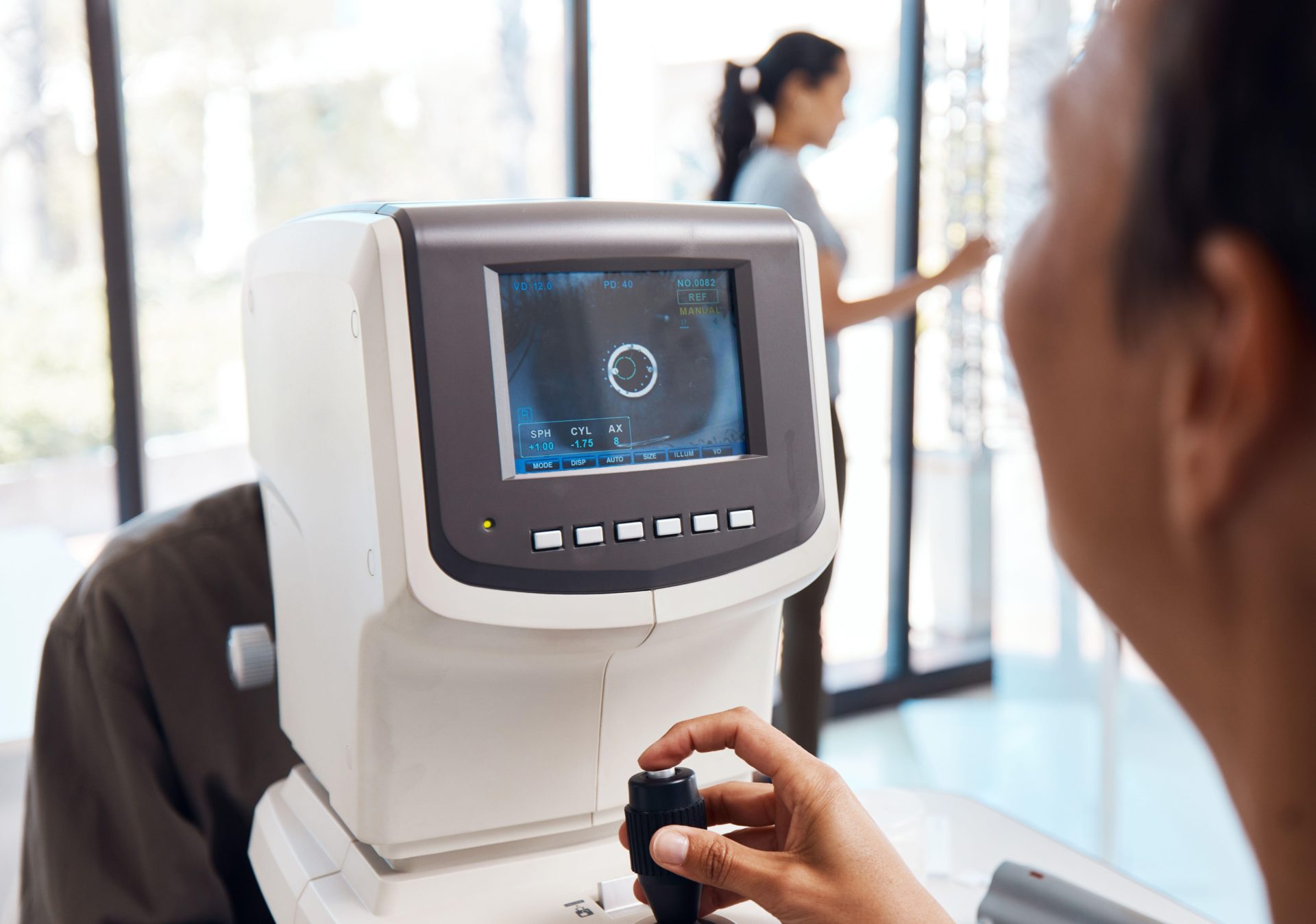 Eye-care waiting lists 'unacceptably high', optometrists warn - Vimarsana News