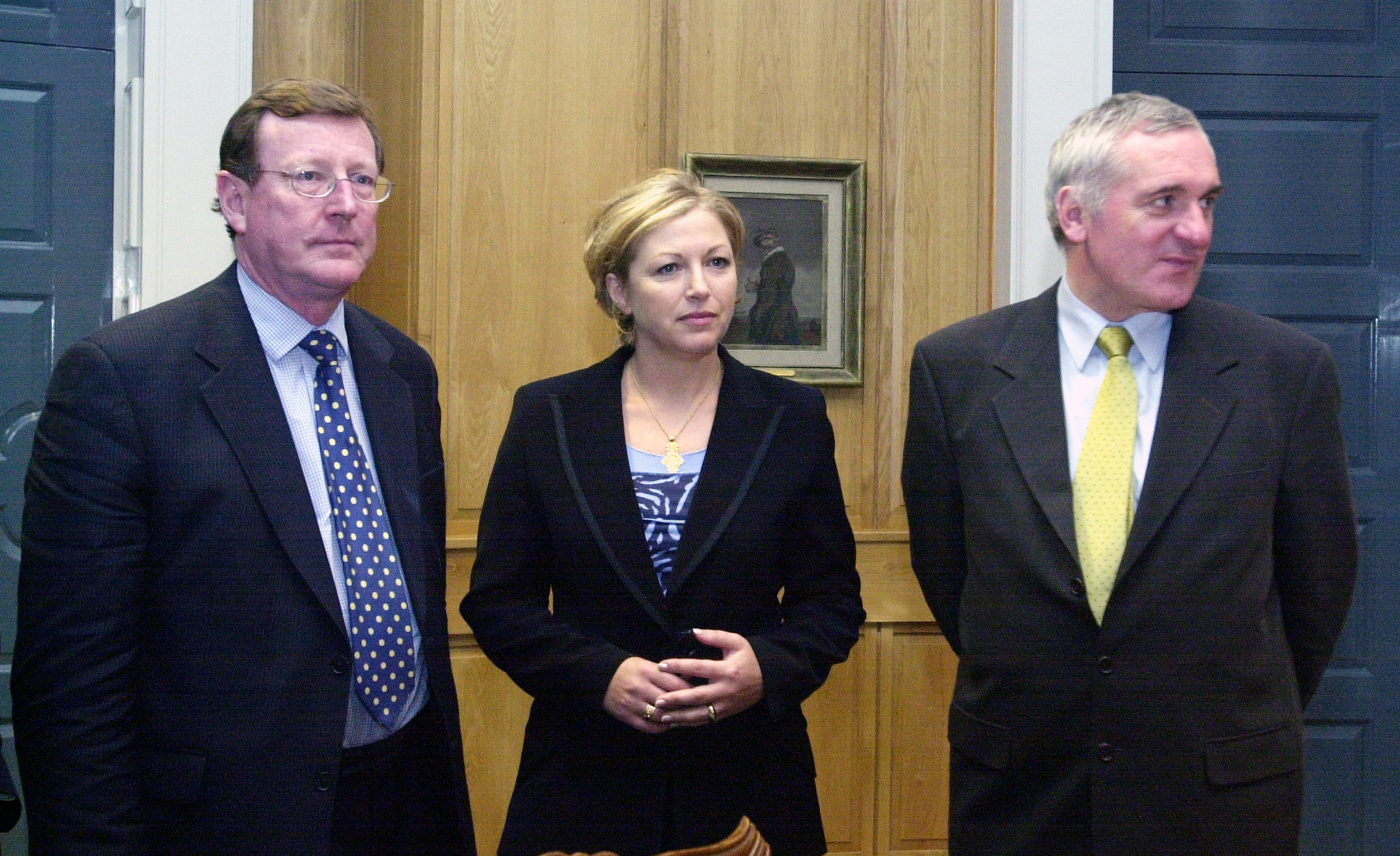 Liz O'Donnell (centre) with Ulster Unionist leader David Trimble (left) and Taoiseach Bertie Ahern at Government Buildings in October 2001. 
