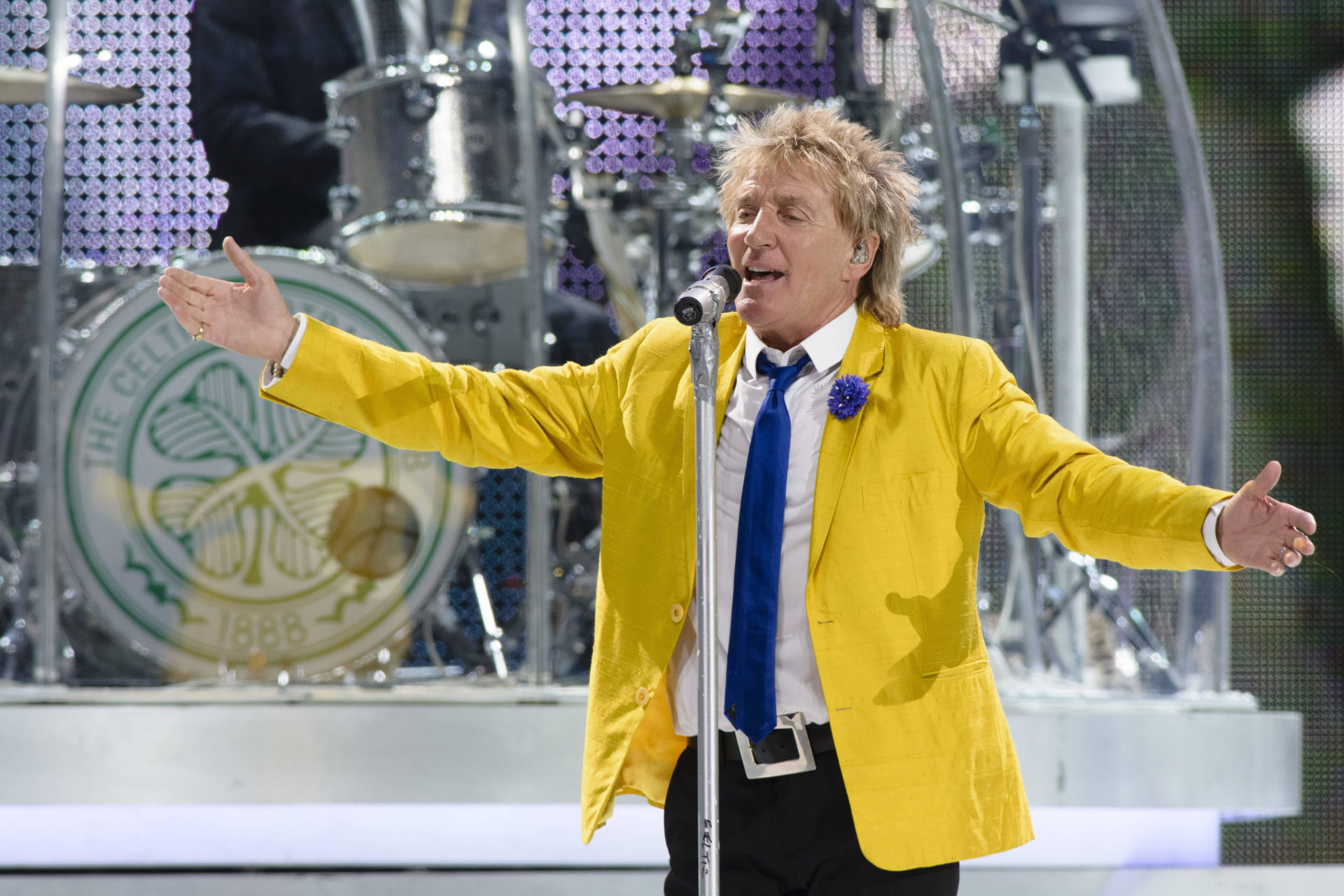 Rod Stewart Hair Wins 'Best Celebrity Mullet Of All Time' - Vimarsana News