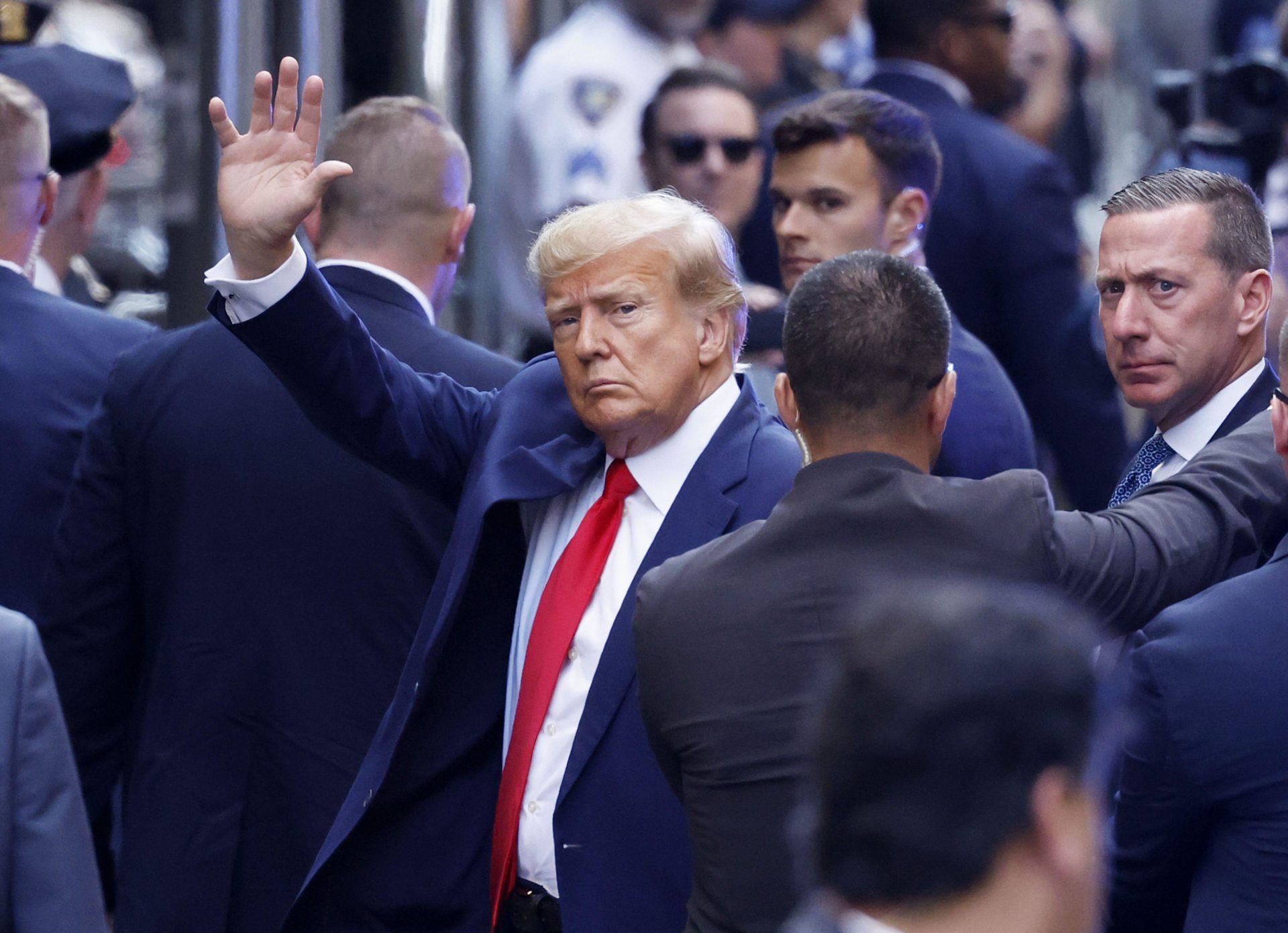 2PJY9EN Former US President Donald Trump arrives at New York Criminal Court for his arraignment after a grand jury indictment on Tuesday, April 4th 2023 on more than 30 counts related to business fraud. 