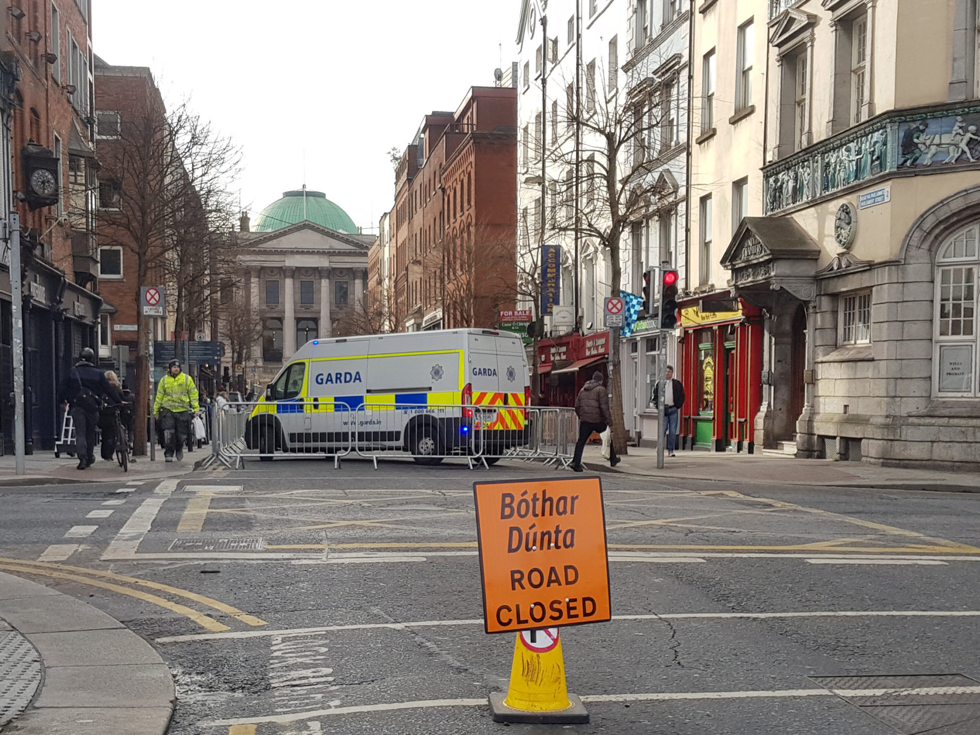 Teenager arrested following Temple Bar assault on three men | Newstalk