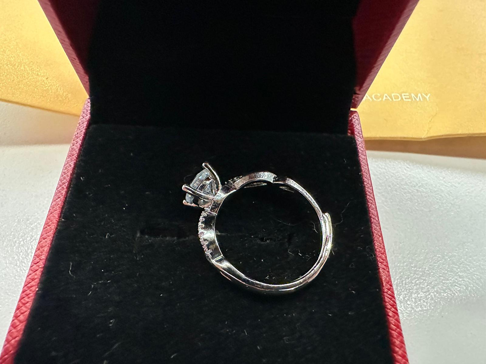 The ring that arrived unsolicited to a girl's dwelling