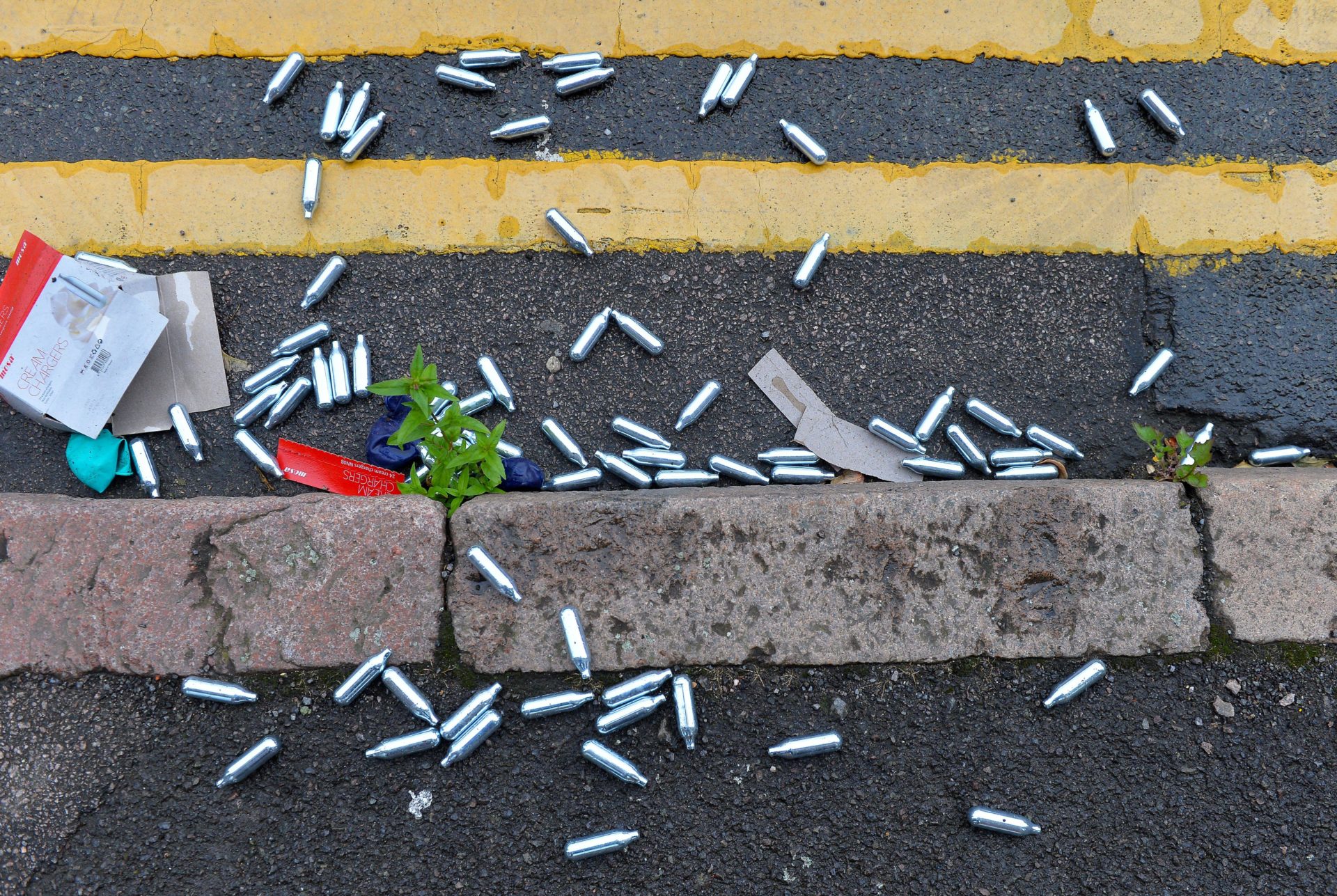 Laughing gas needs to be 'restricted' from teenagers Sinn Féin Newstalk