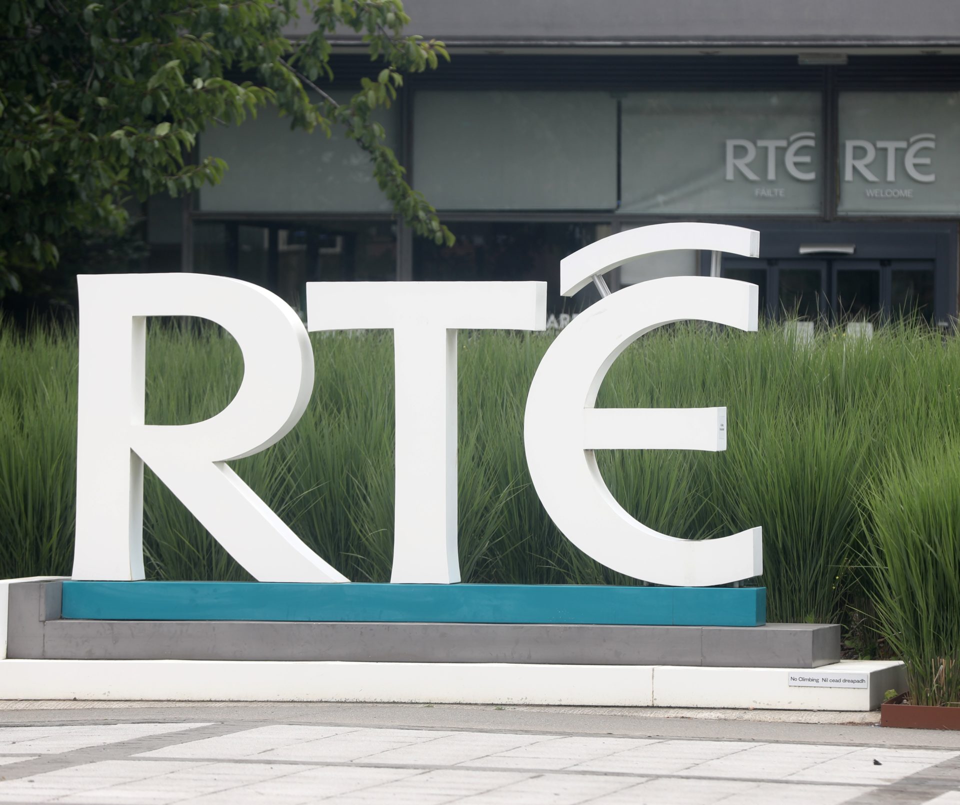 An RTÉ logo at the station's Donnybrook headquarters, 26-6-23. 