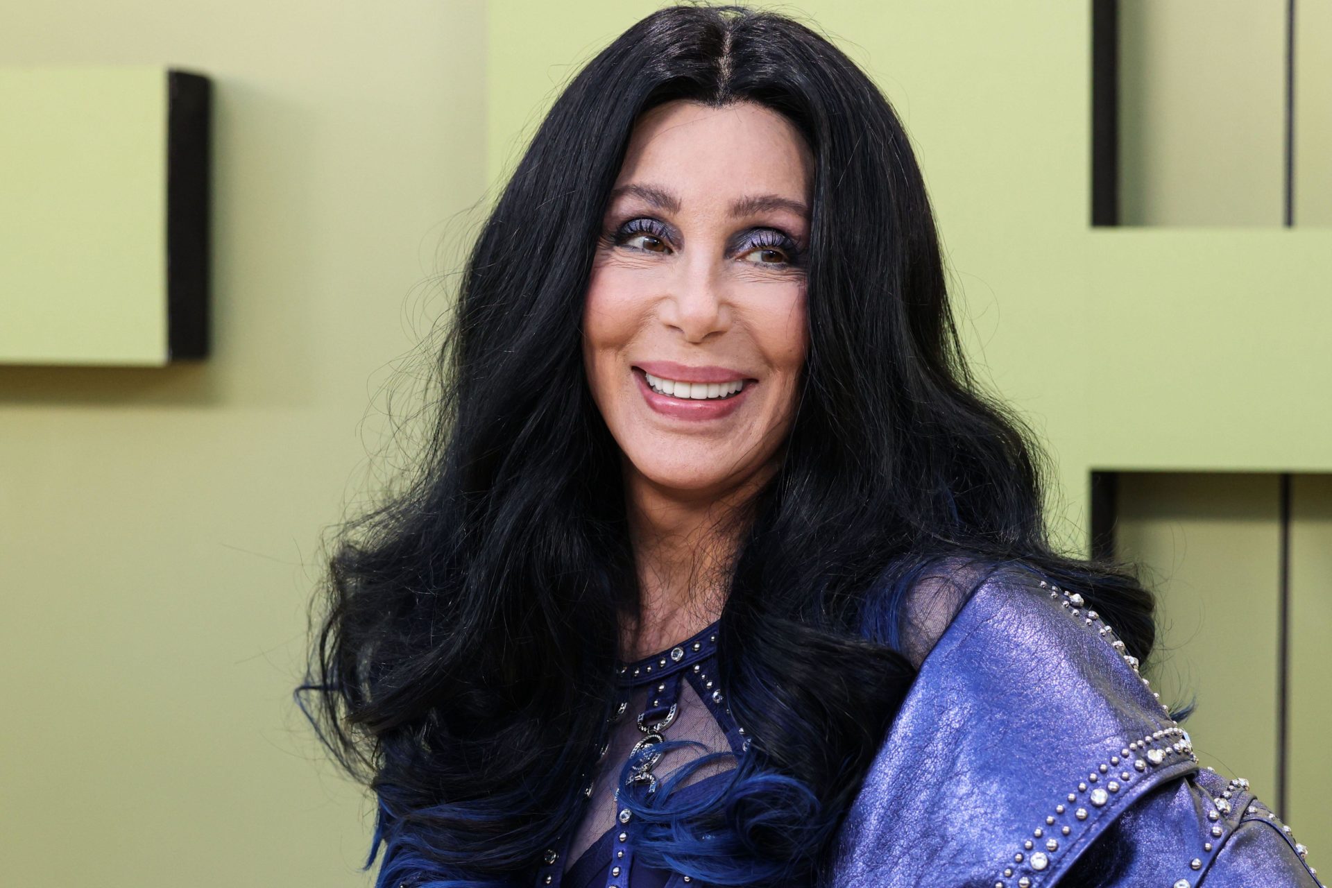 What a quote 😂Cher might be one of the most iconic pop singers of all the time but she’s al...