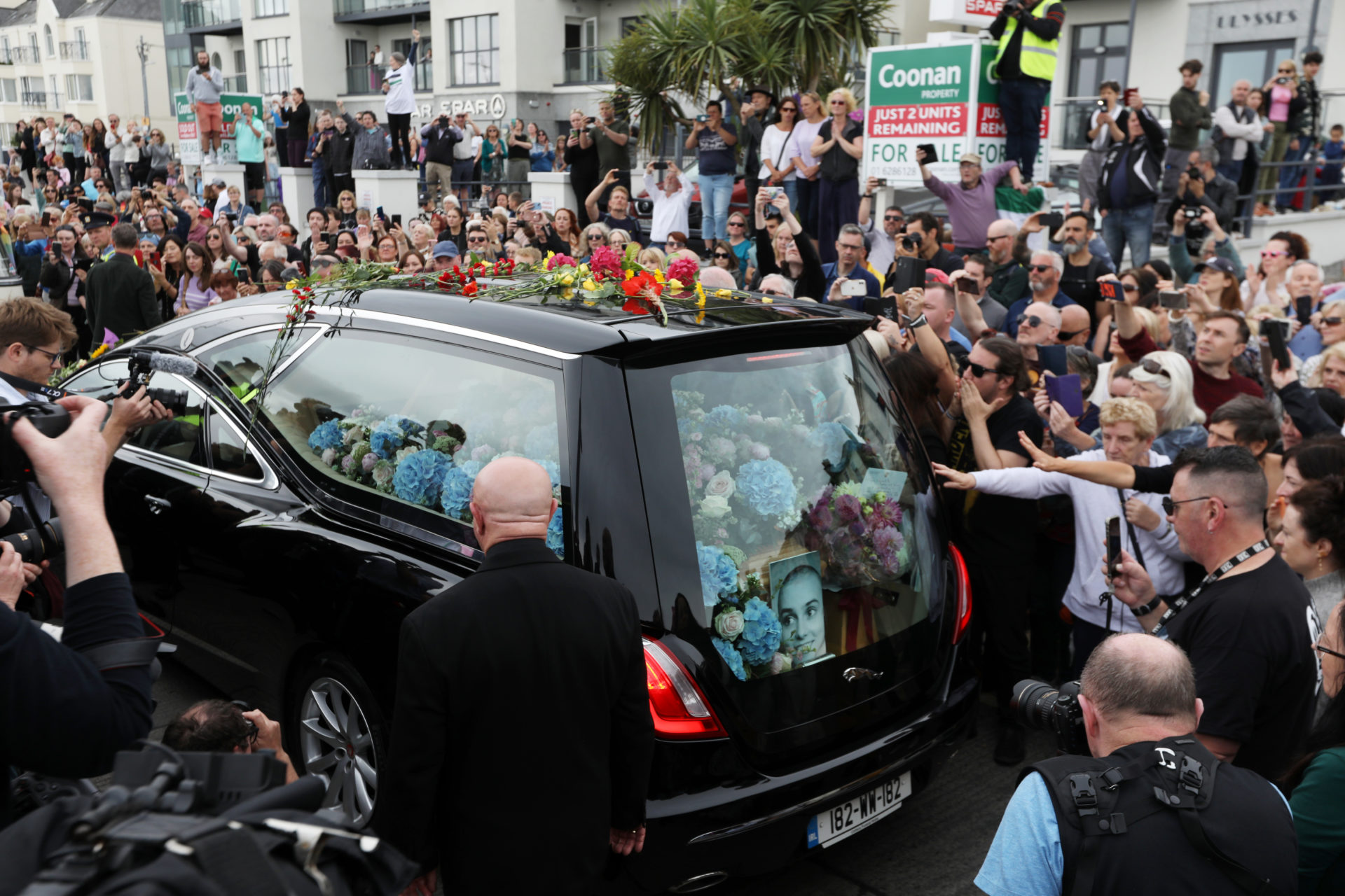 The hearse carrying Sinead O'Connor's body passes by crowds of well-wishers and mourners lining the Bray seafront ahead of her funeral, 08-08-2023. Image: Sasko Lazarov/RollingNews