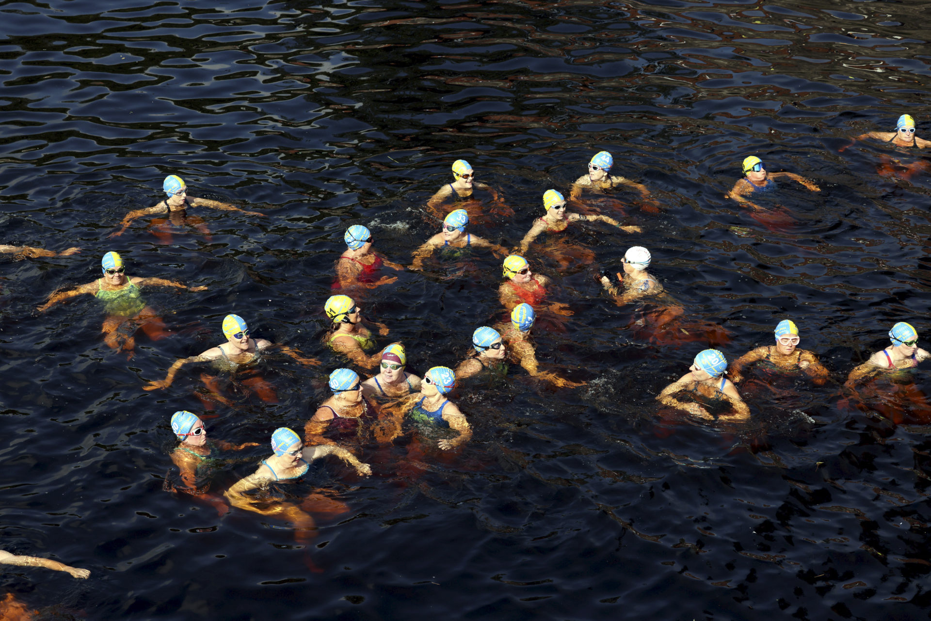 Hundreds compete in 103rd Liffey Swim | Newstalk
