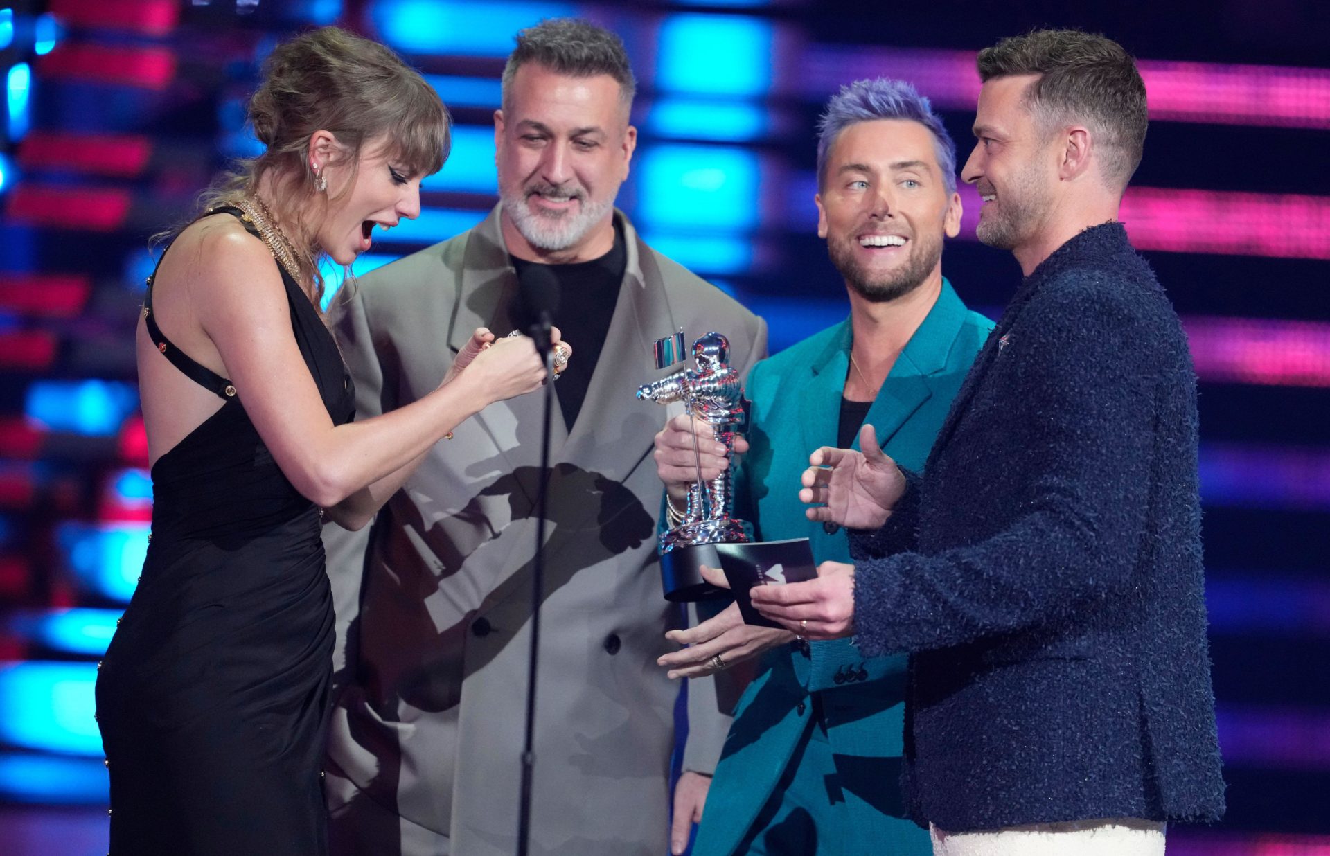 NSYNC Honors Taylor Swift at MTV VMAs 2023 in Suits – WWD