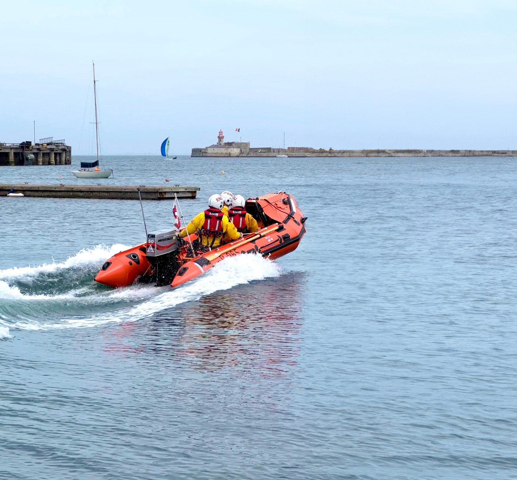 Swimmer Rescued After Getting Into Difficulty At The 40 Foot - Vimarsana News