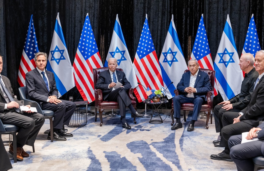 US President Joe Biden (centre left) meets with Israel's Prime Minister Benjamin Netanyahu (centre right) in Tel Aviv on October 29th 2023.