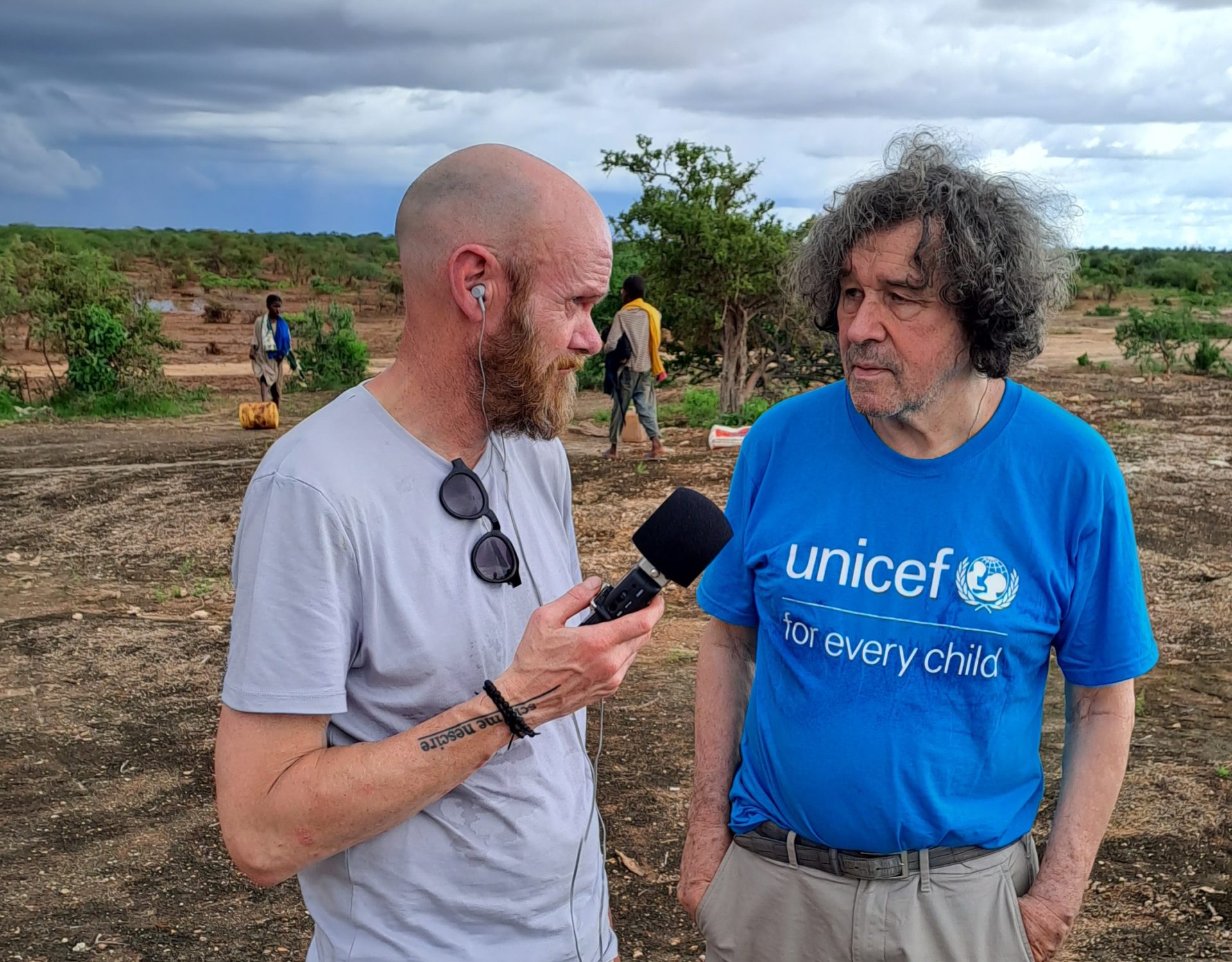 Actor Stephen Rea talking with Sean Moncrieff in Somalia
