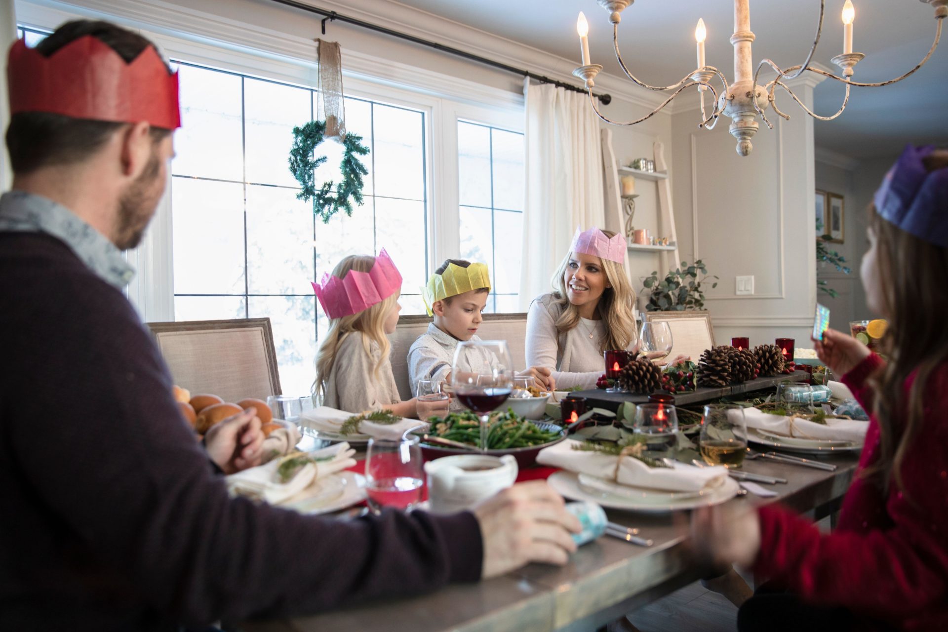 2K1K6NB Family having Christmas dinner