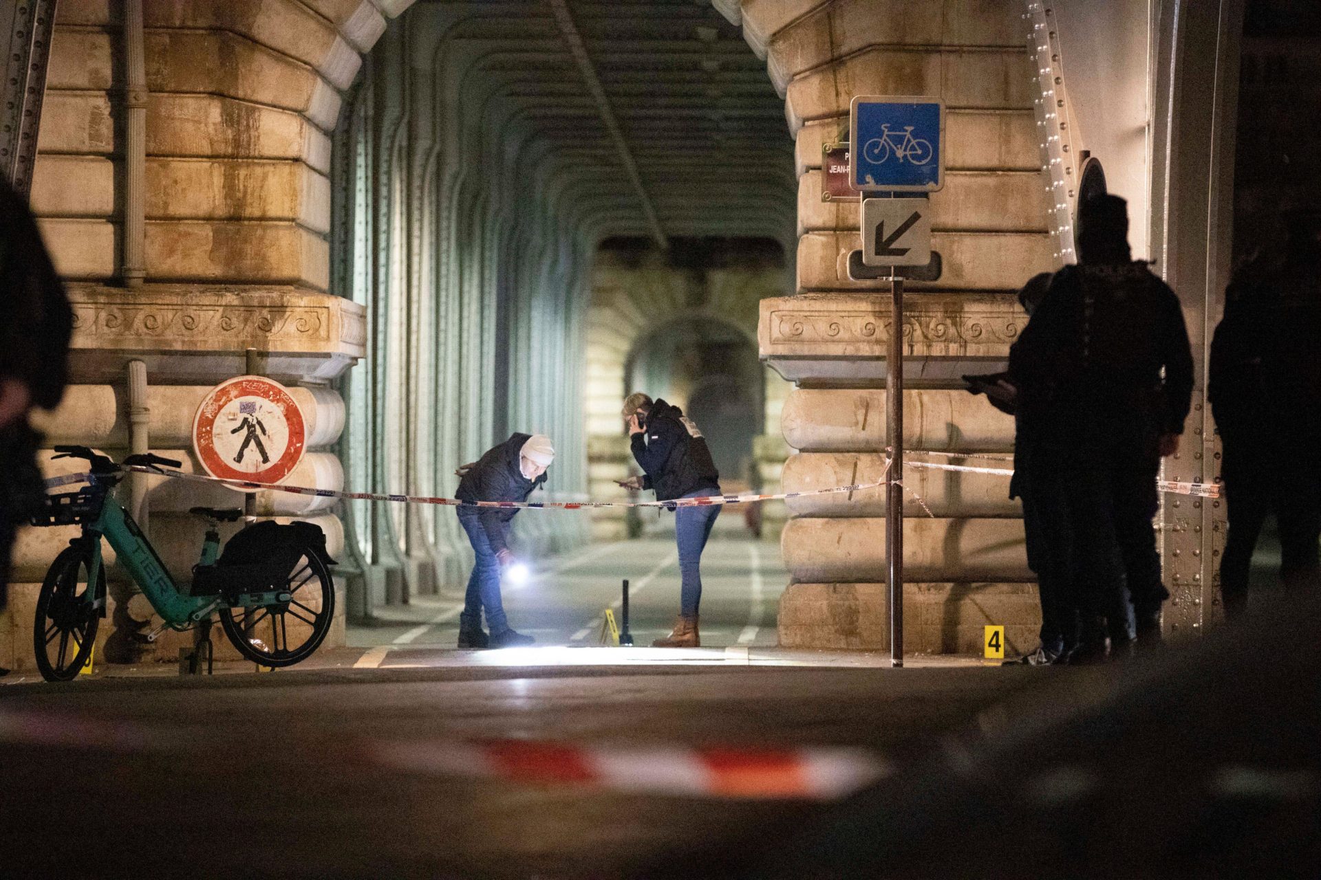 Man dead in Paris knife attack believed to be terror-related - Vimarsana News